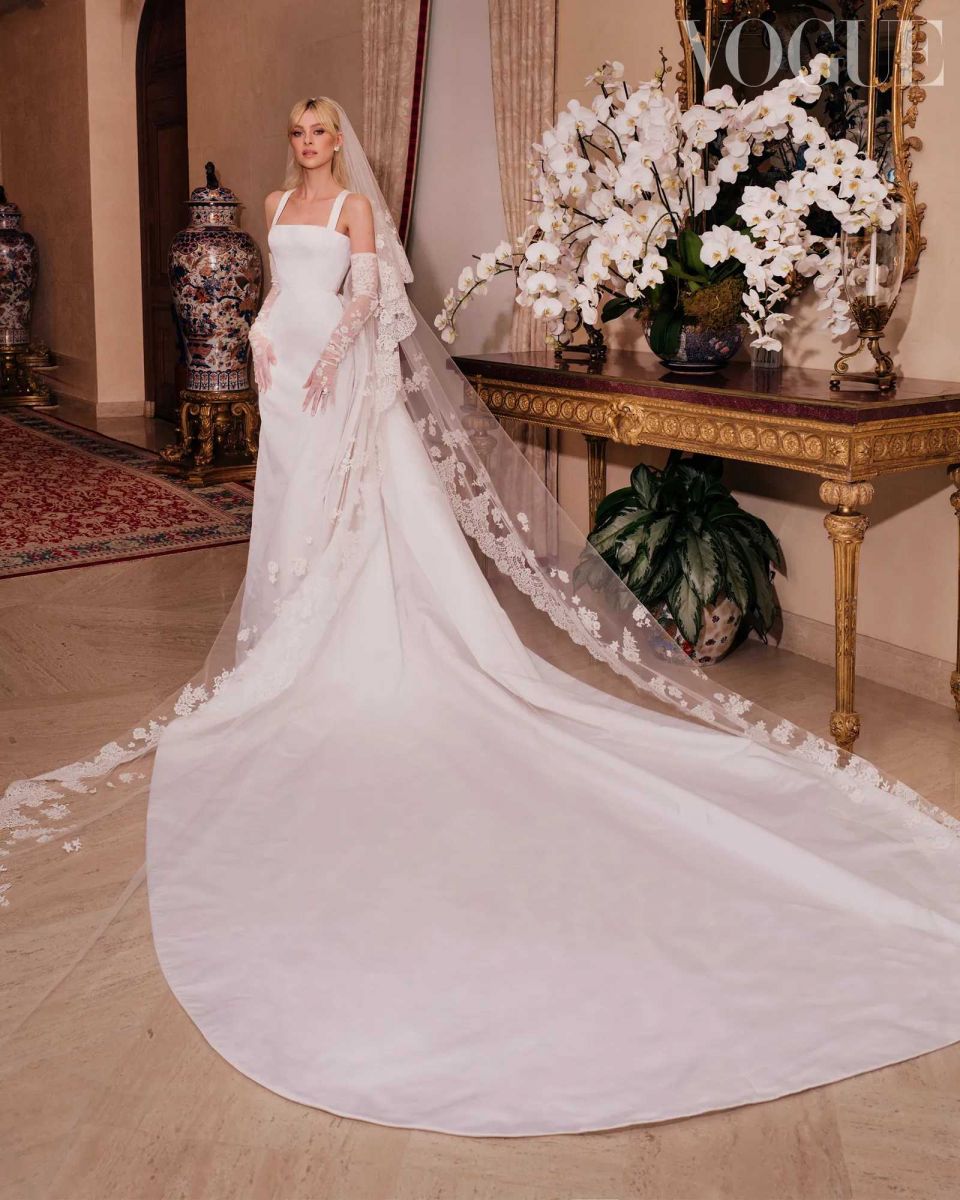 Nicola Peltz, Brooklyn Beckham, Beckham, wedding dress, váy cưới Nicola Peltz, Valentino custom wedding dress