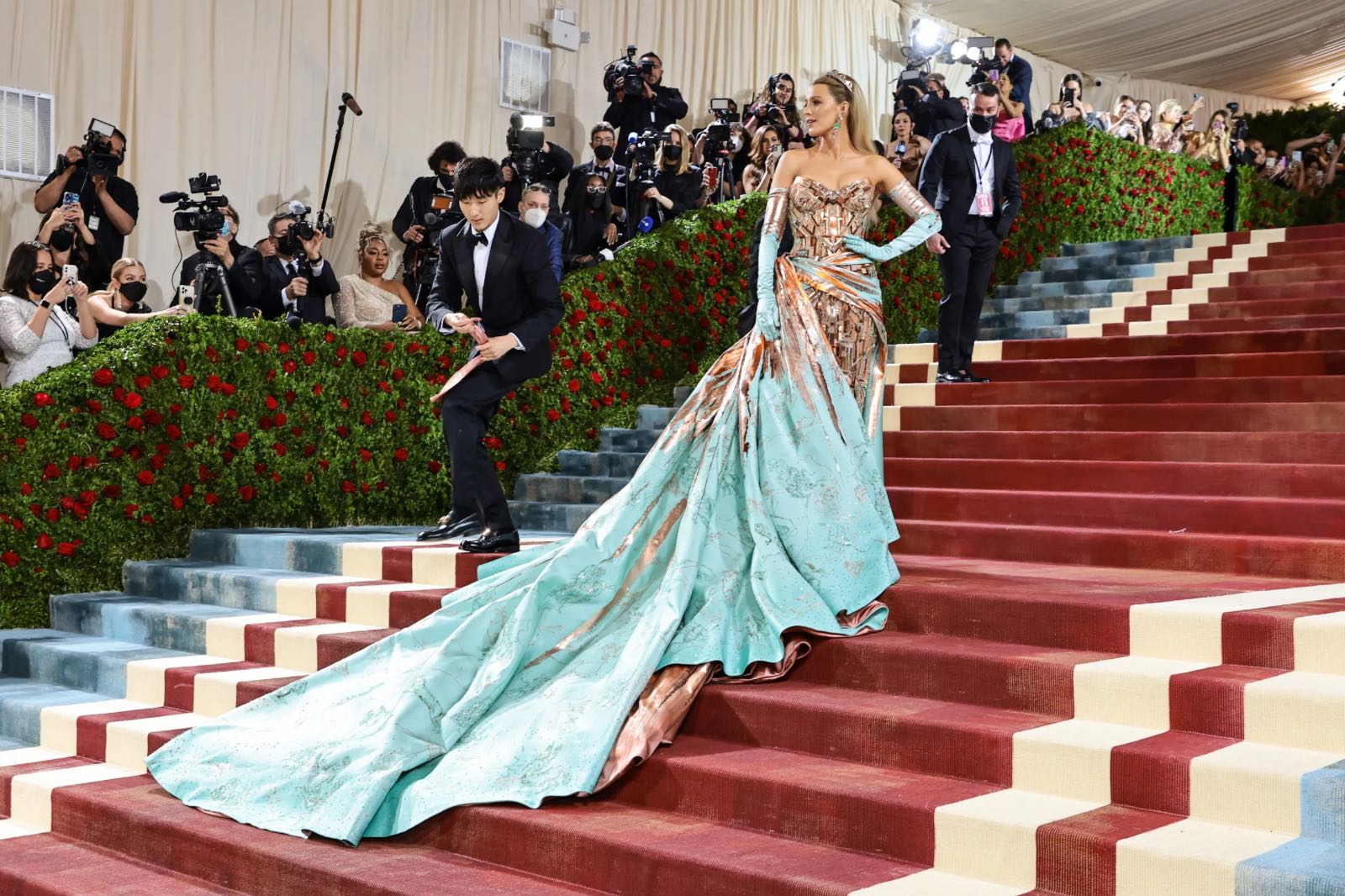 met gala 2022, met gala, sự kiện thời trang, thảm đỏ met gala, gilded glamour