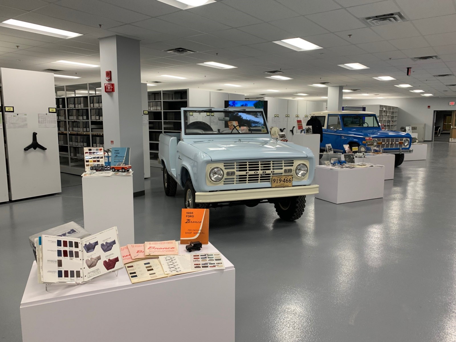 Ford-Heritage-vault-brochure-100-nam-lich-su