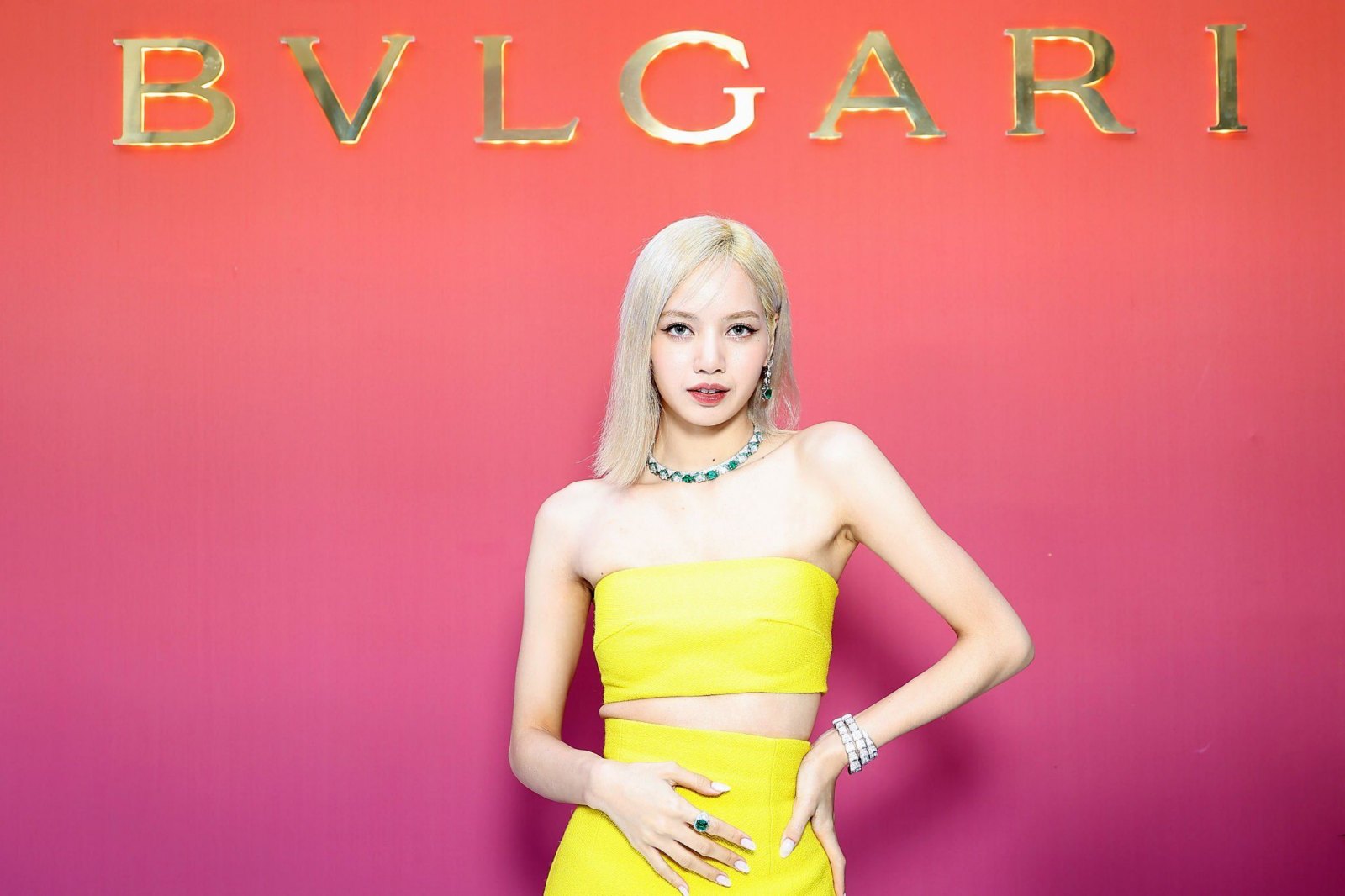 lisa-blackpink-su-kien-bvlgari-eden-the-garden-of-wonders-2022-anne-hathaway