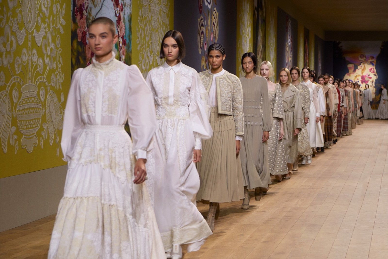 WWK-dior-haute-couture-fall-winter-2022-2023-collection-fashion-week-paris-maria-grazia-chiuri