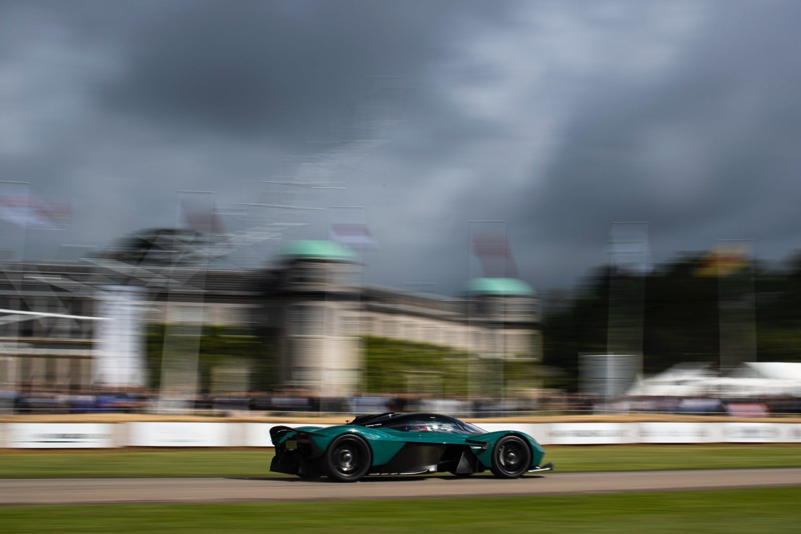 WWK-Roger-Dubuis-Excalibur-Spider-Huracan-Monobalancier-goodwood-festival-2022-dong-ho-dua-xe-the-thao