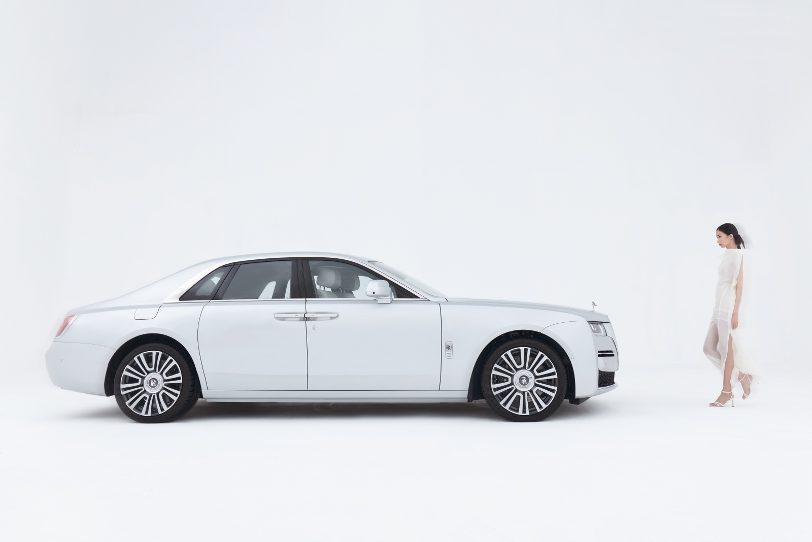 WWK-trien-lam-rolls-royce-post-opulence-hau-xa-xi