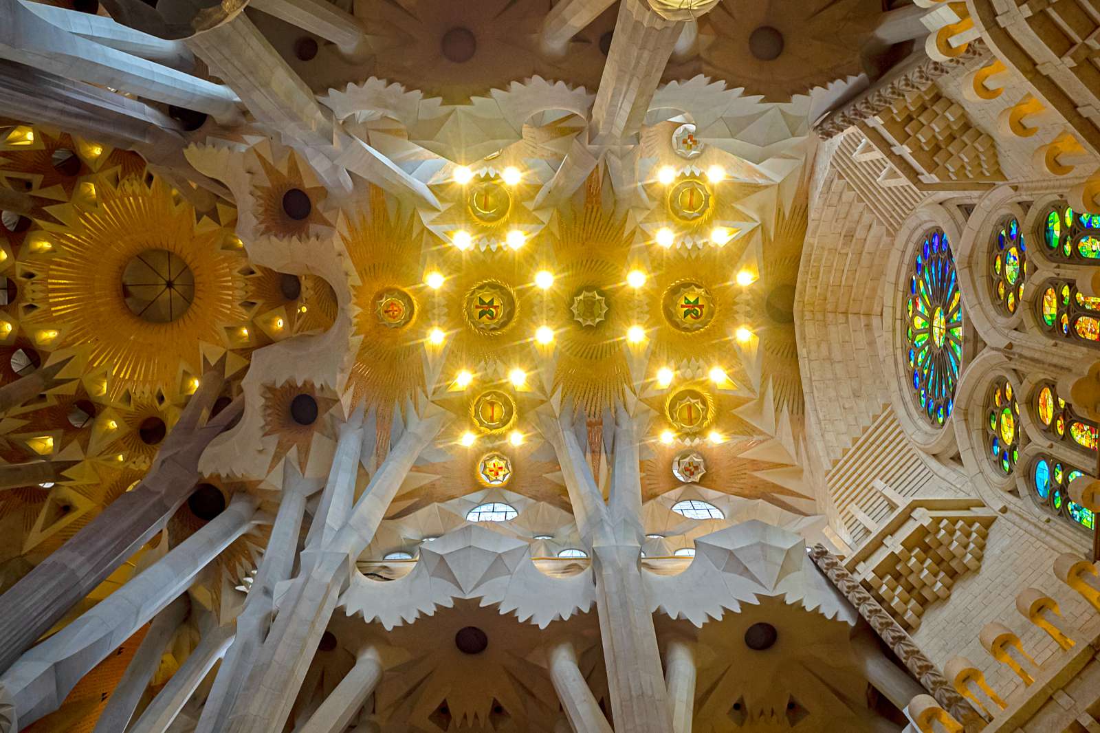 Sagrada Familia, Barcelona, nhà thờ nổi tiếng, công trình kiến trúc, du lịch Tây Ban Nha