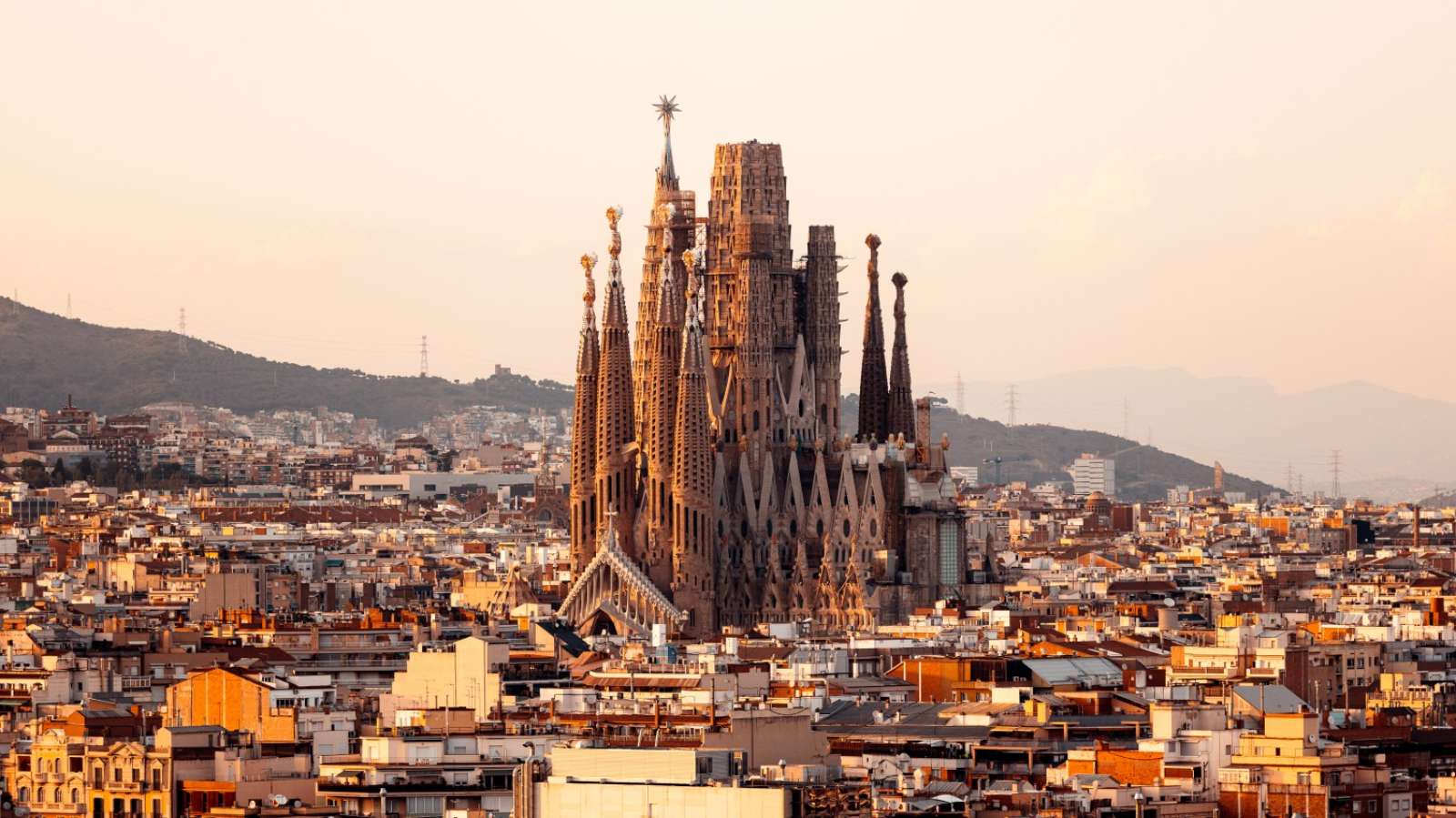 Sagrada Familia, Barcelona, nhà thờ nổi tiếng, công trình kiến trúc, du lịch Tây Ban Nha