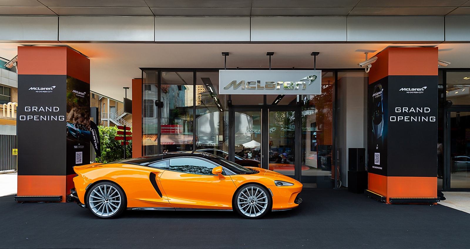 showroom-mclaren-viet-nam-ho-chi-minh