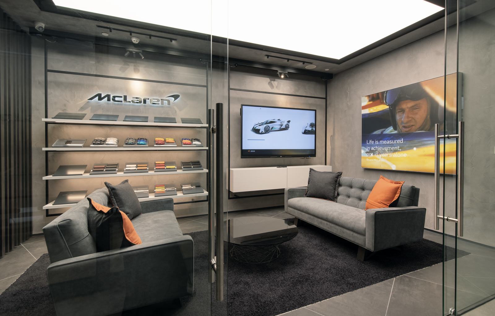 showroom-mclaren-viet-nam-ho-chi-minh