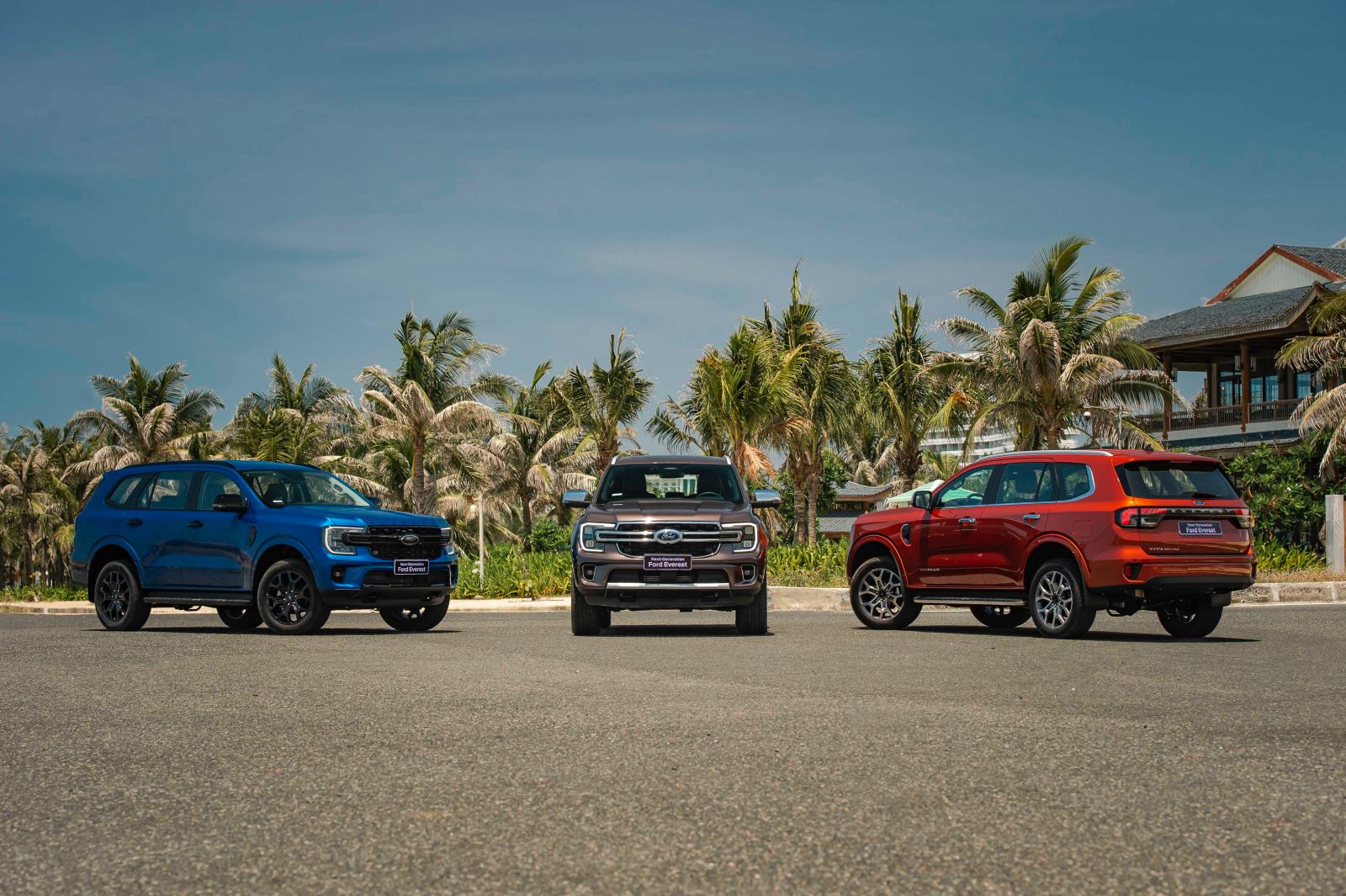 ford-lap-ky-luc-doanh-thu-thang-10-2022