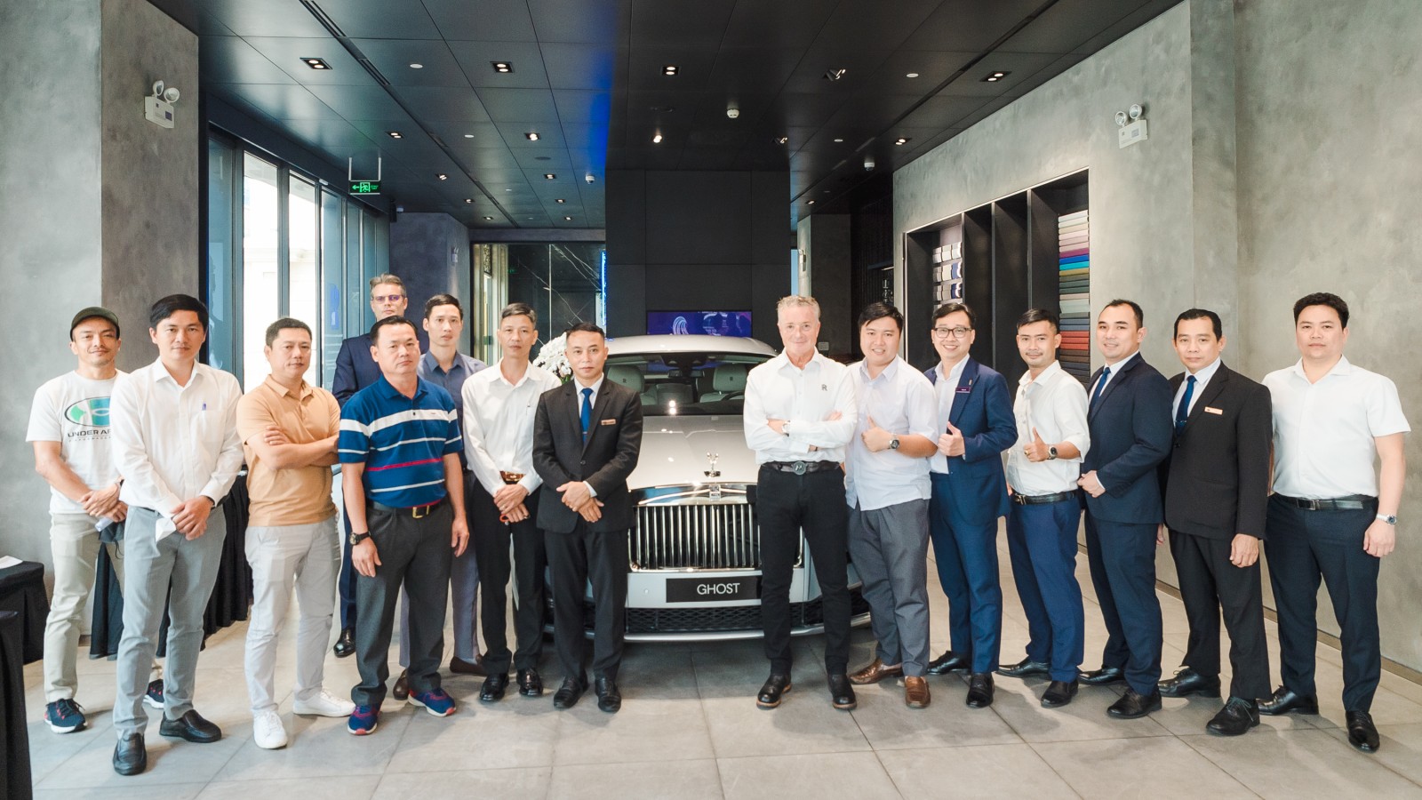 rolls-royce-dao-tao-tai-xe-white-gloves