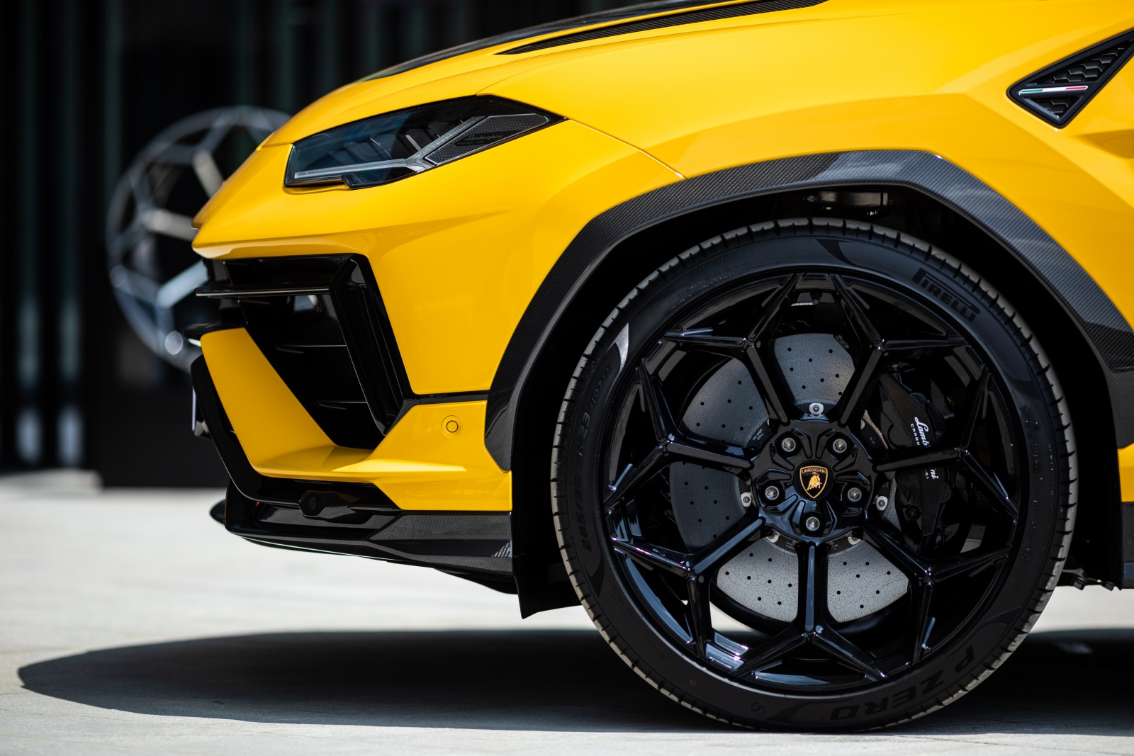wwk-sieu-xe-suv-lamborghini-urus-performante-vietnam-ra-mat