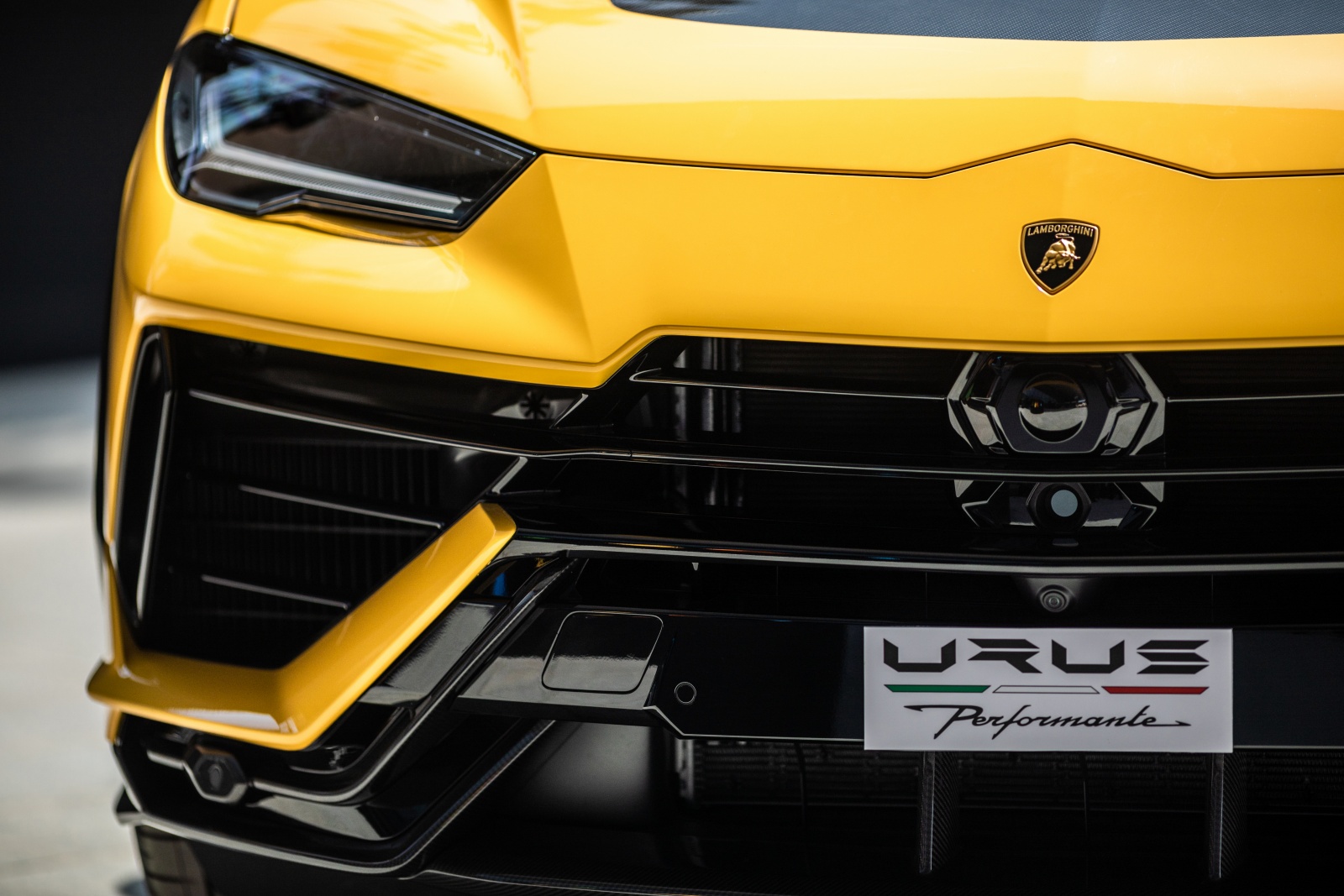 wwk-sieu-xe-suv-lamborghini-urus-performante-vietnam-ra-mat
