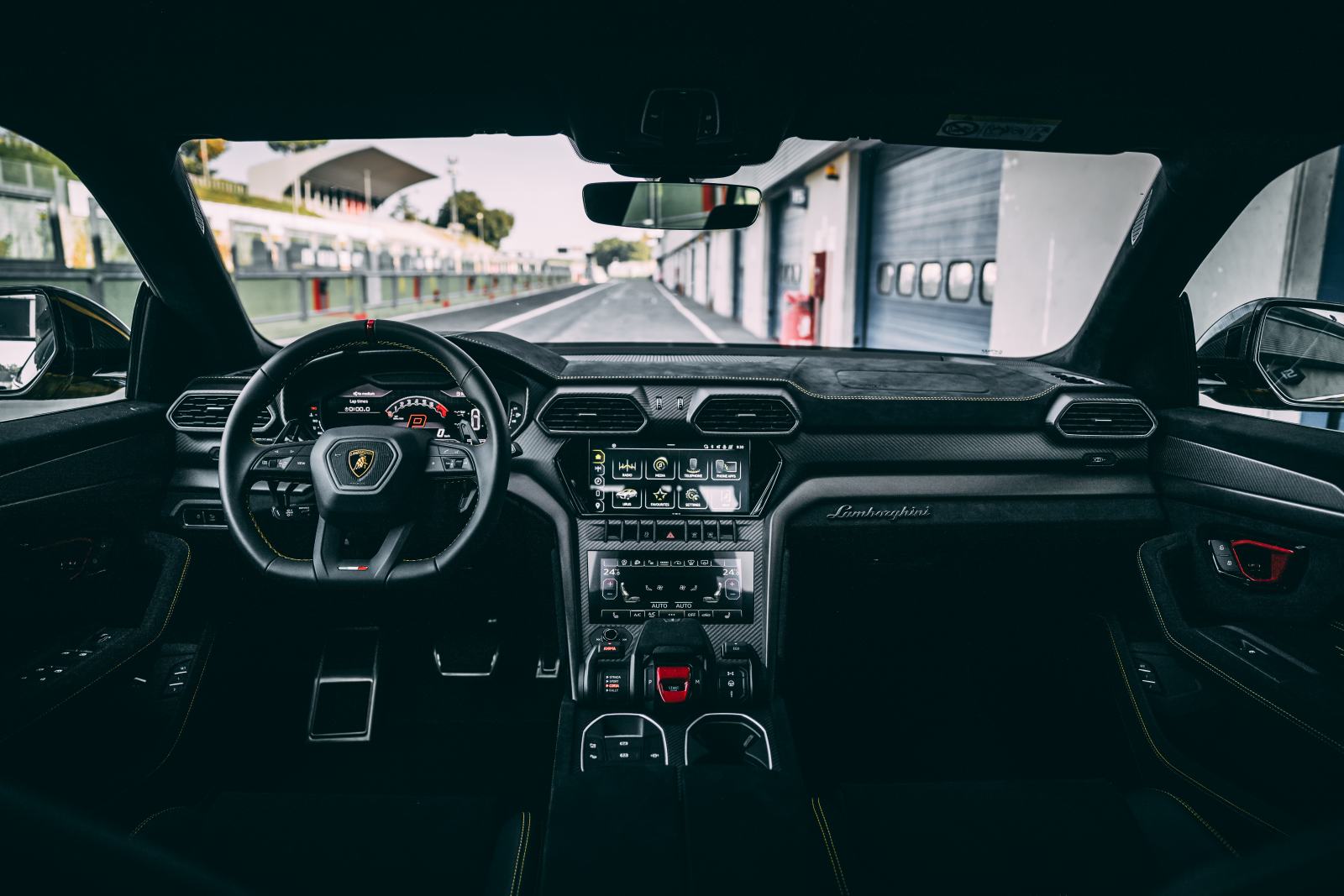 wwk-sieu-xe-suv-lamborghini-urus-performante-vietnam-ra-mat