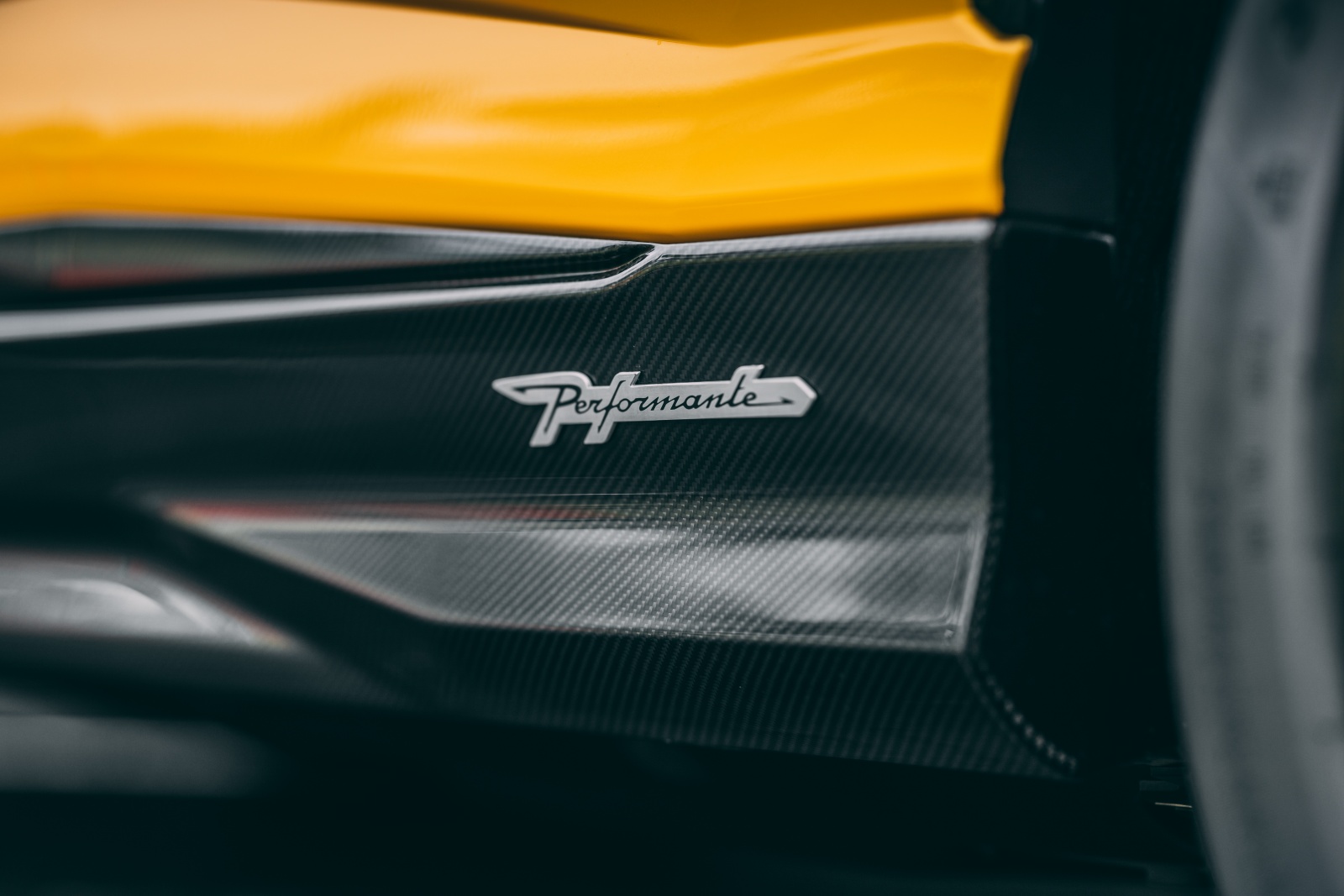 wwk-sieu-xe-suv-lamborghini-urus-performante-vietnam-ra-mat