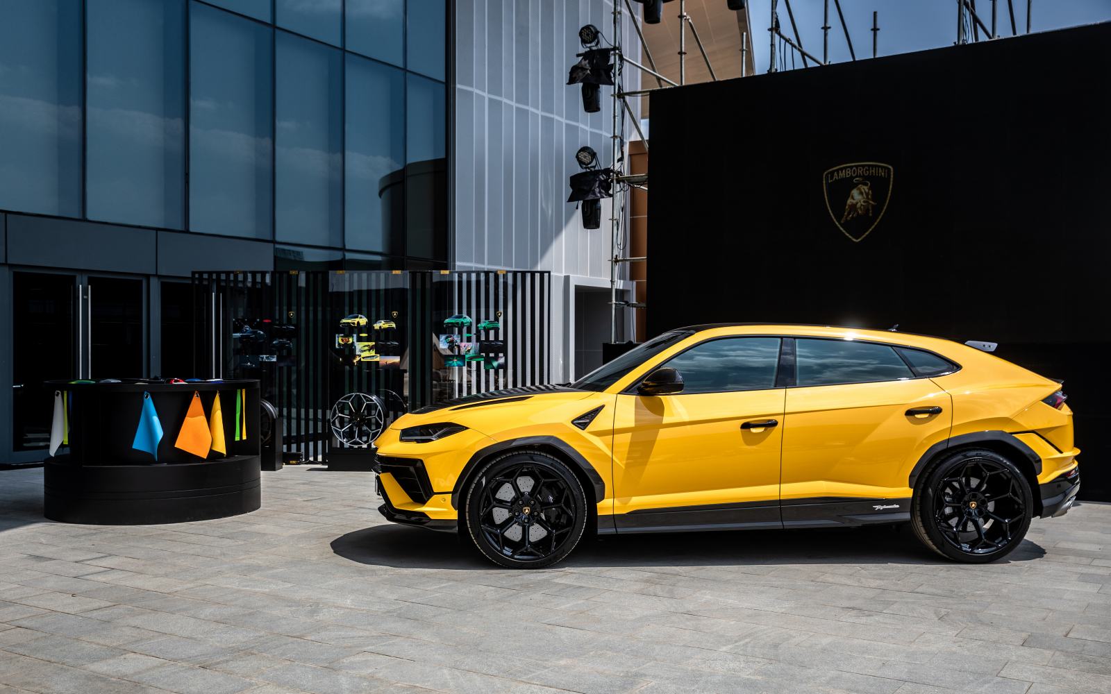 wwk-sieu-xe-suv-lamborghini-urus-performante-vietnam-ra-mat