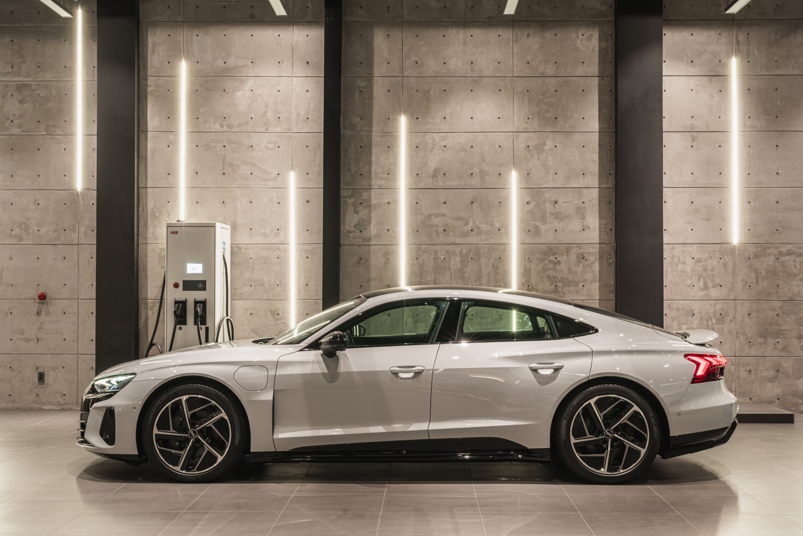 audi-charging-lounge-tram-sac-dien-nhanh-cao-cap-hcm-e-tron