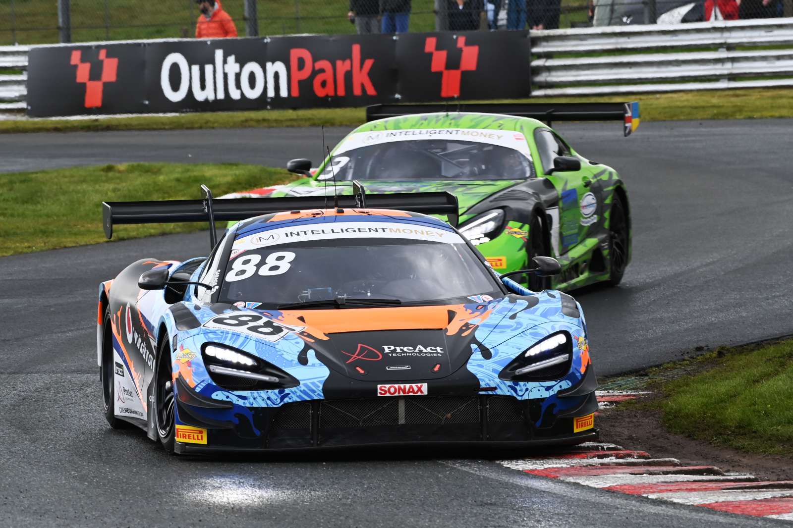 McLaren Artura GT4, giải Vô địch GT Anh Quốc, xe đua
