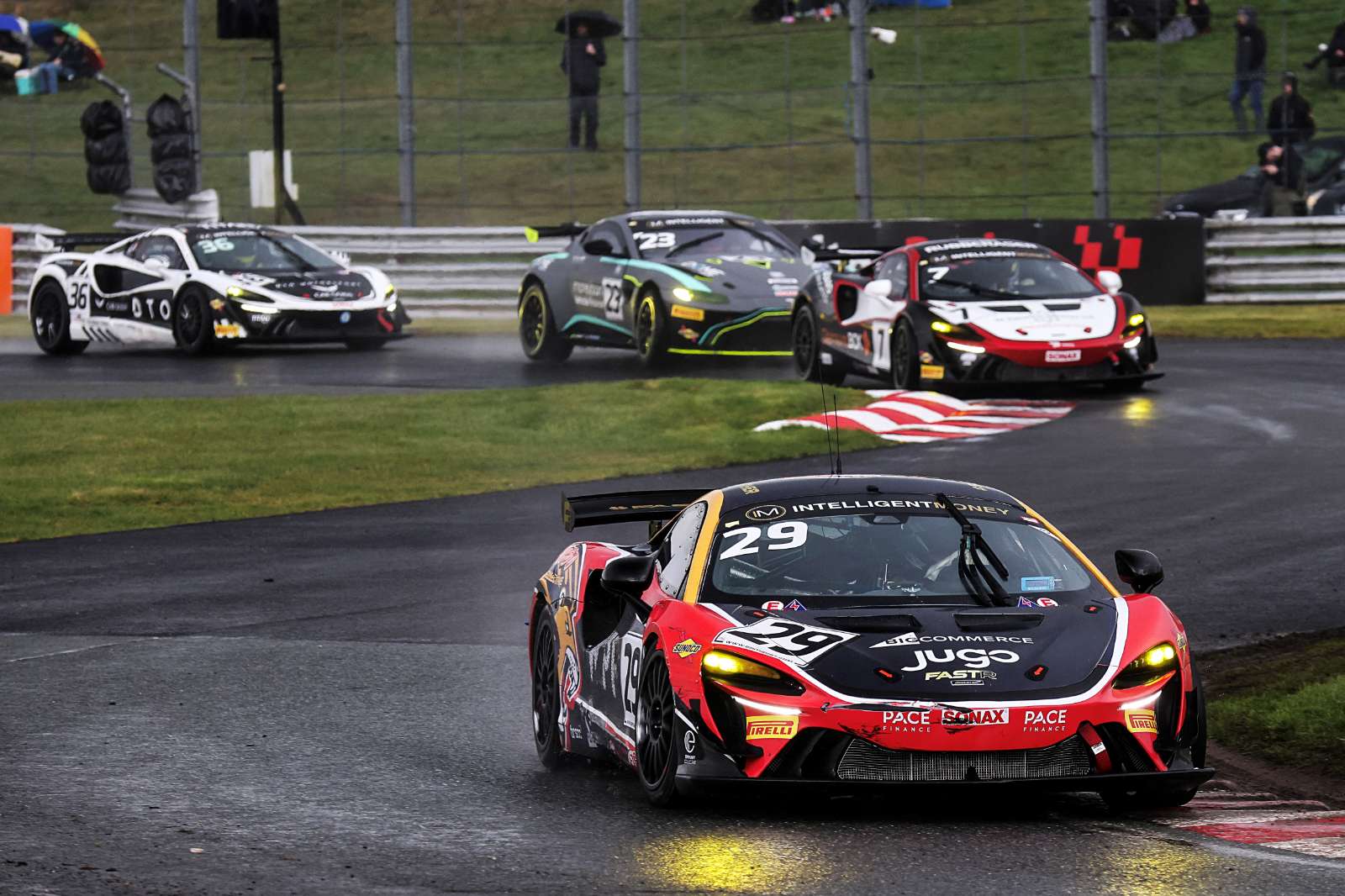 McLaren Artura GT4, giải Vô địch GT Anh Quốc, xe đua