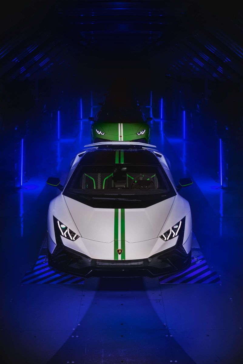 Mẫu xe Huracán STO (Super Trofeo Omologata) là đại diện cho hiệu suất đỉnh cao của gia đình Huracán, nổi bật với động cơ V10 hút khí tự nhiên 640 mã lực. Phát hành kỷ niệm 60 năm này có hai phiên bản ngoại hình, và đều được lấy cảm hứng từ trang phục thể thao của những vận động viên hoặc đội tuyển thể thao sử dụng đồng phục có tông màu đồng điệu.