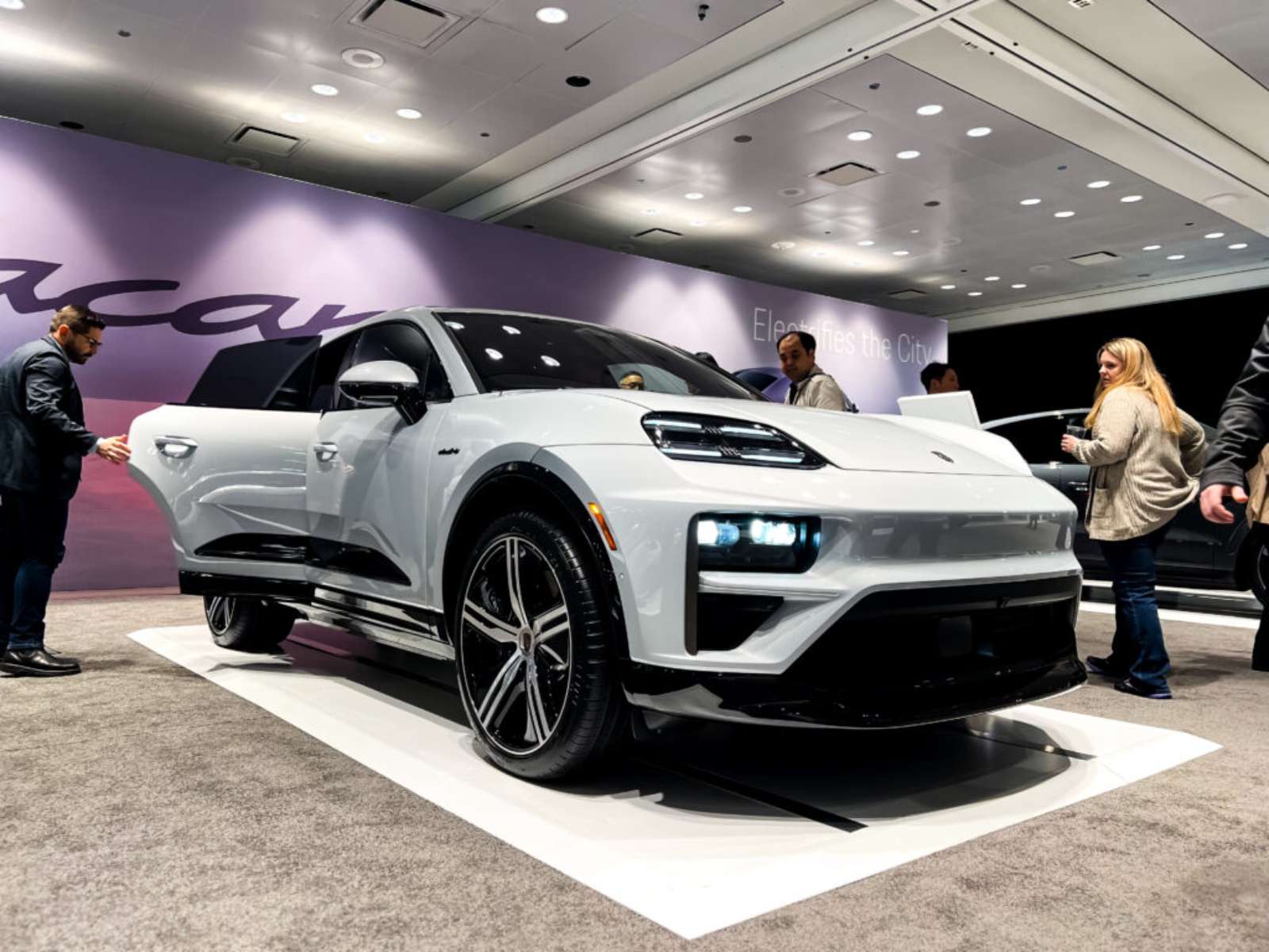 Porsche Macan EV