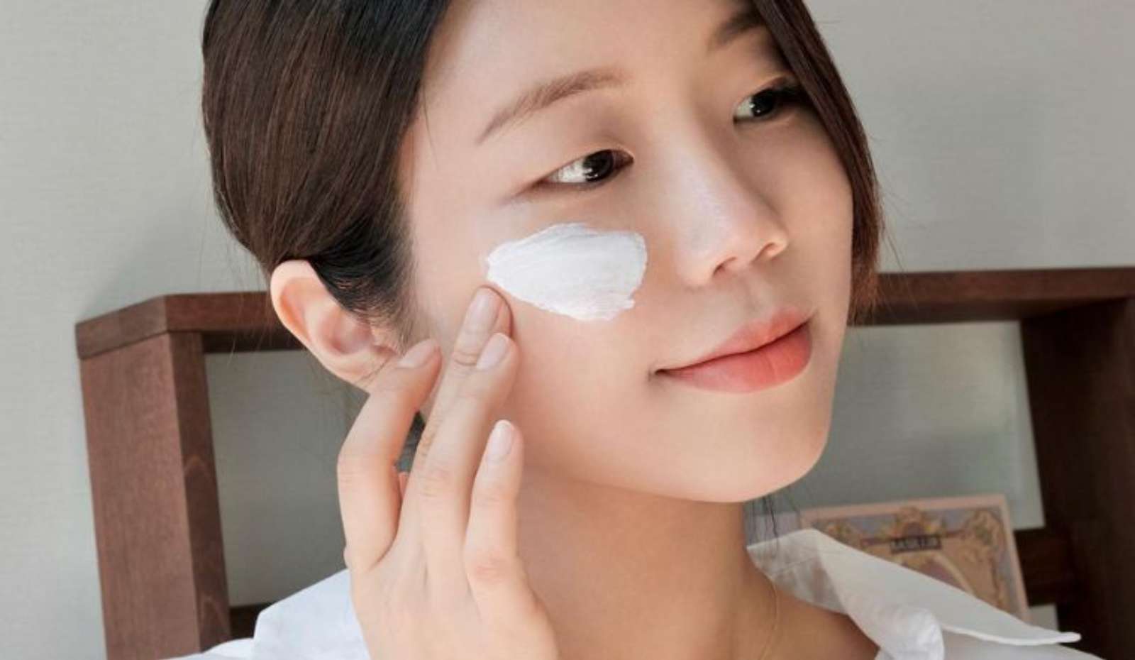 Cách chăm sóc vùng da mỏng dưới mắt