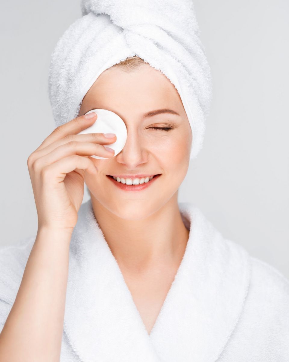 dầu tẩy trang, nước tẩy trang, skincare, chăm sóc da, dầu tẩy trang hay nước tẩy trang