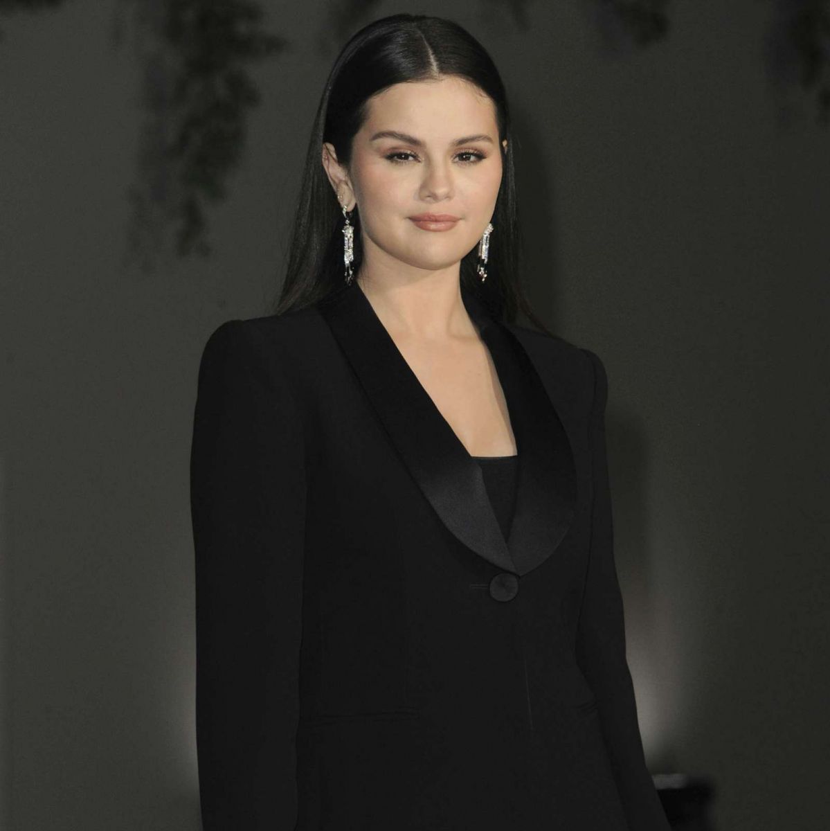Selena Gomez nhờ vào đế chế Rare Beauty trở thành nữ hoàng tỷ đô