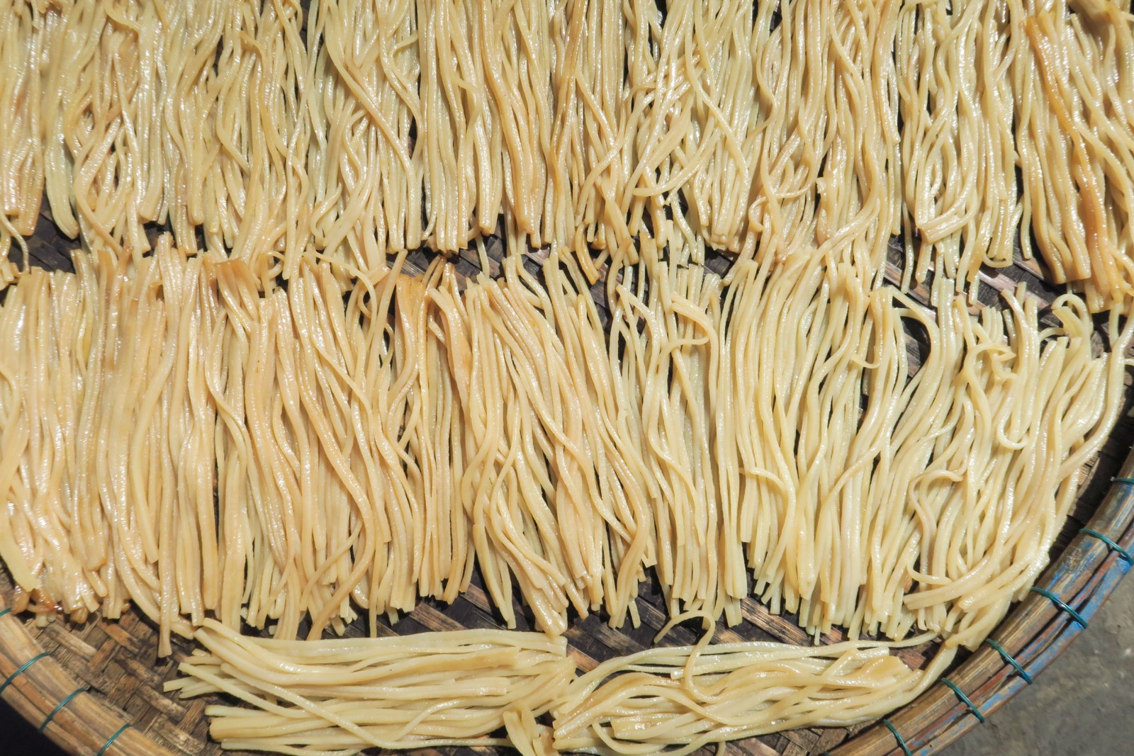 cao-lau-dac-san-hoi-an