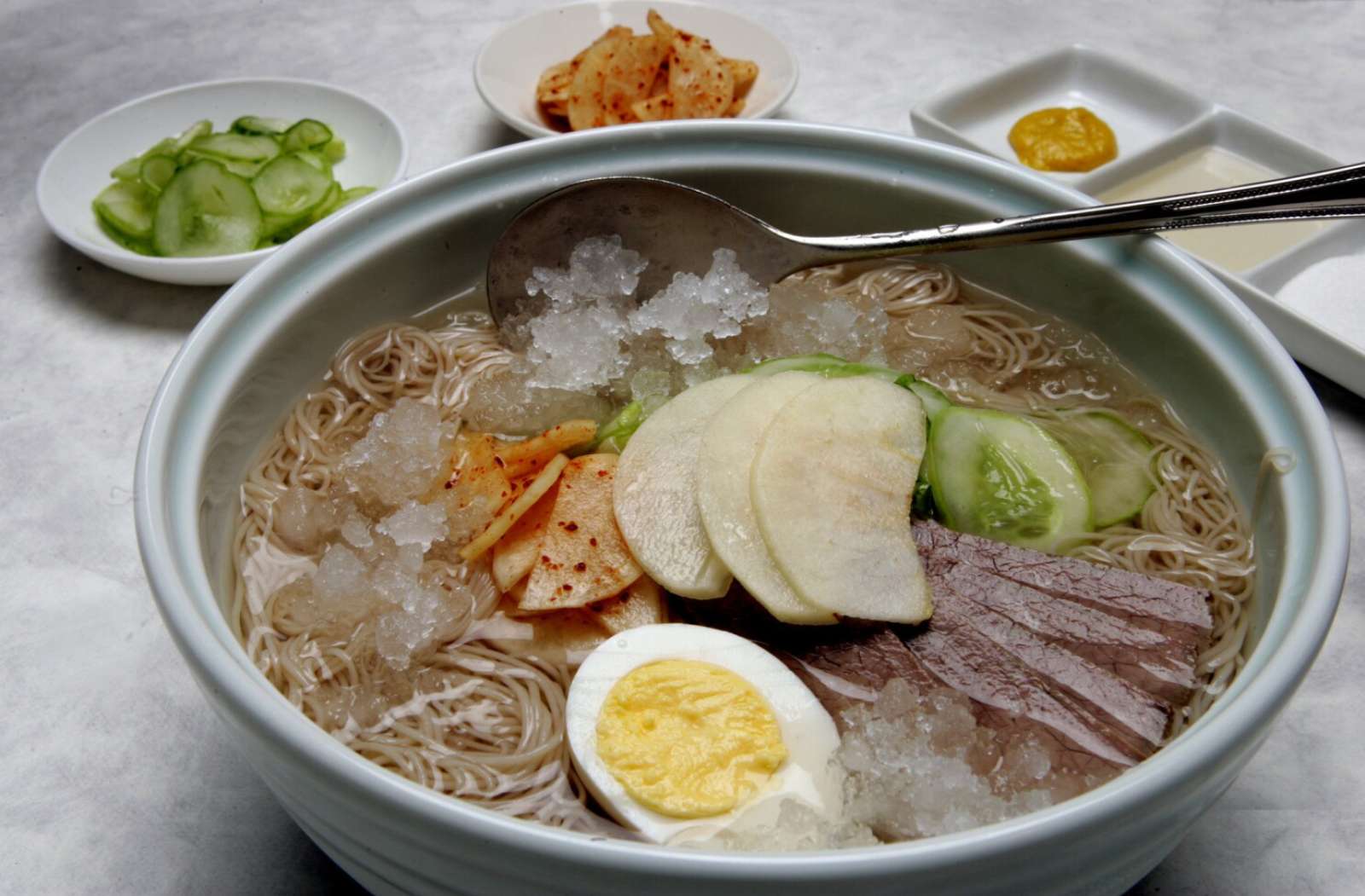 mì lạnh Hàn Quốc, ẩm thực Hàn Quốc, Pyongyang Naengmyeon, HamHung Naengmyeon