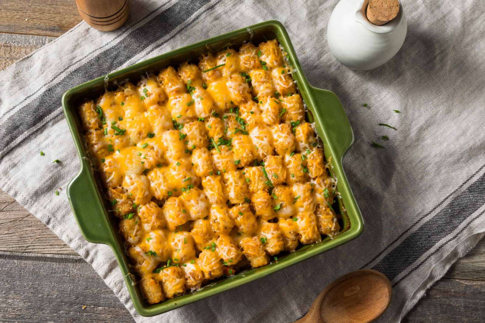 ẩm thực mùa đông, món ăn ấm người, ẩm thực mùa đông, Tteokbokki, Sủi dìn, oden, Goulash, Solyanka, Hotdish, Cheese fondue 
