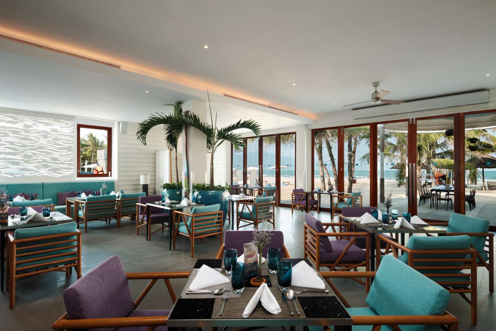 Azure Beach Lounge, Pullman Danang Beach Resort, ẩm thực Đà Nẵng, Đà Nẵng