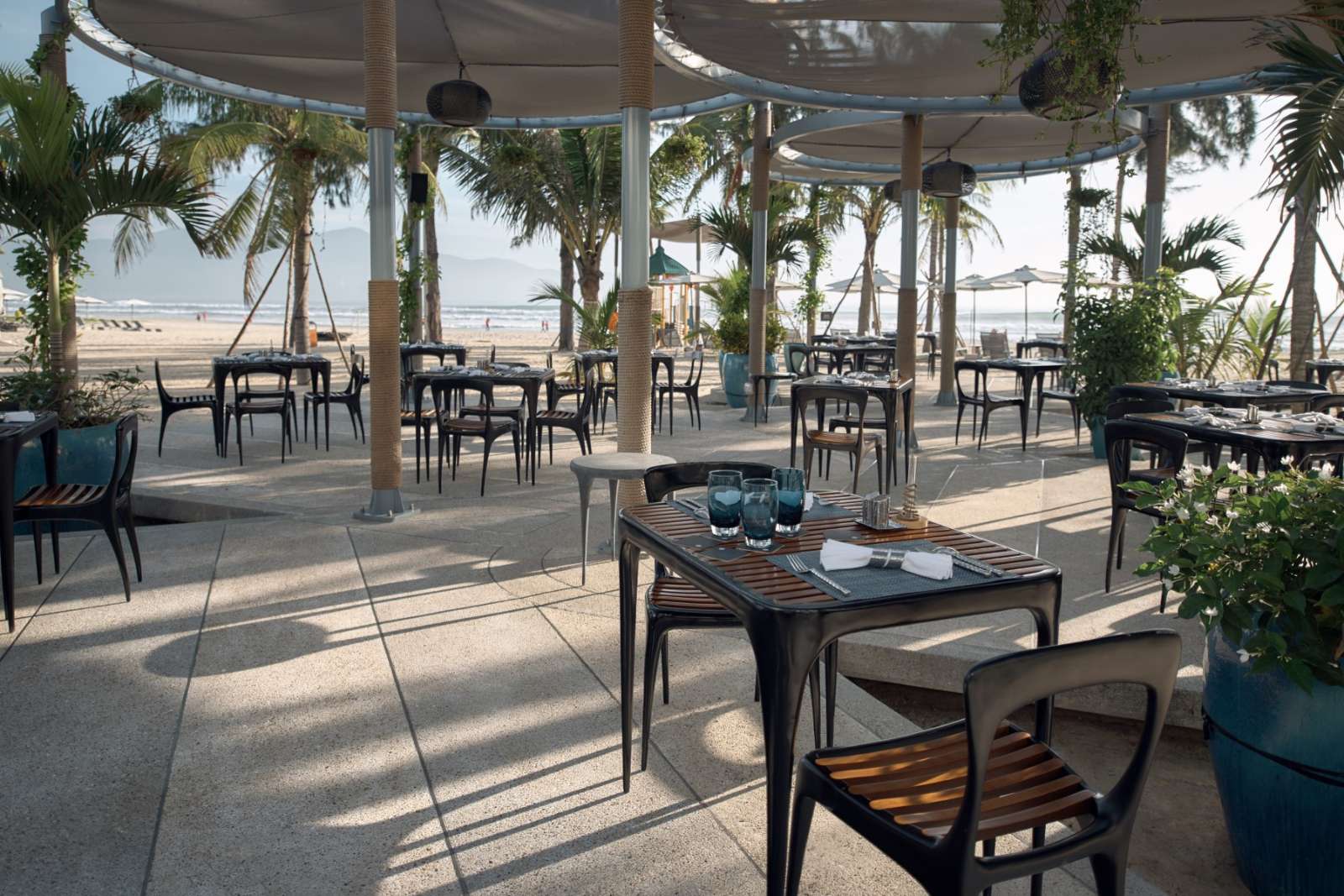 Azure Beach Lounge, Pullman Danang Beach Resort, ẩm thực Đà Nẵng, Đà Nẵng