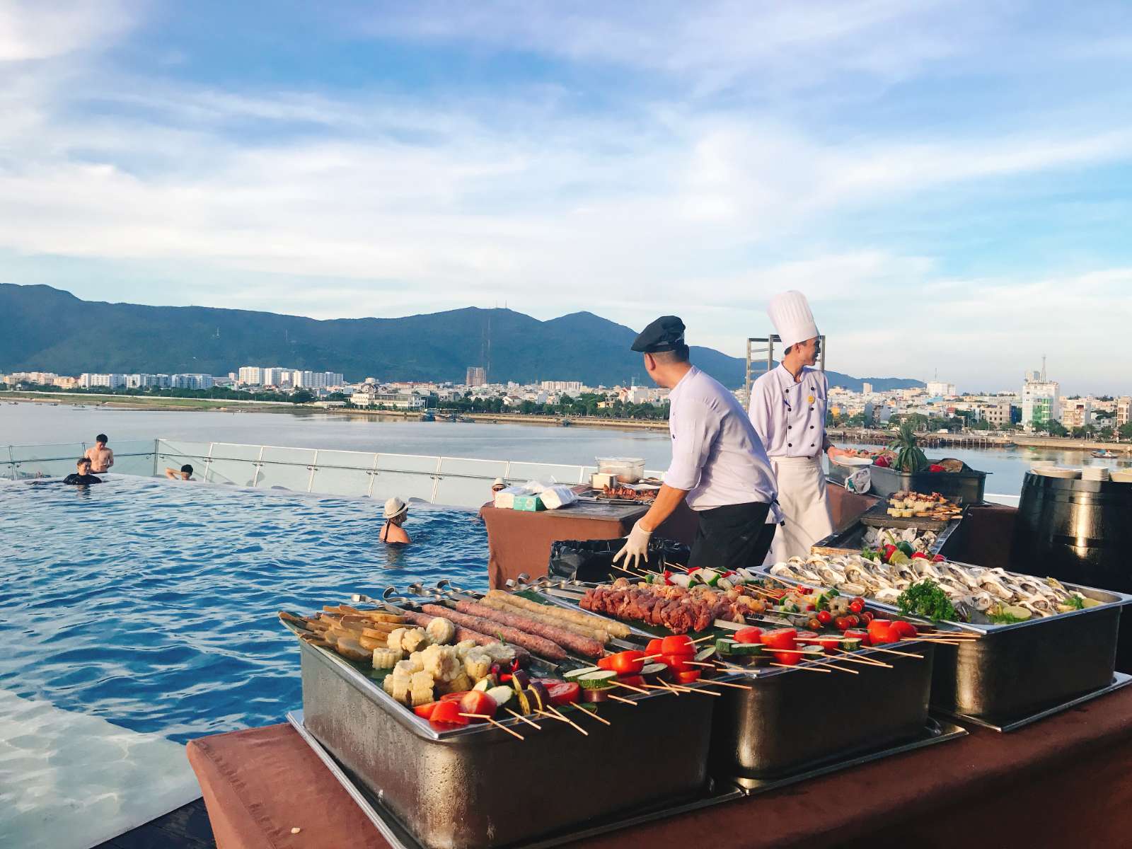 Novotel Danang Premier Han River, The Square, buffet, ẩm thực Đà Nẵng, Đà Nẵng