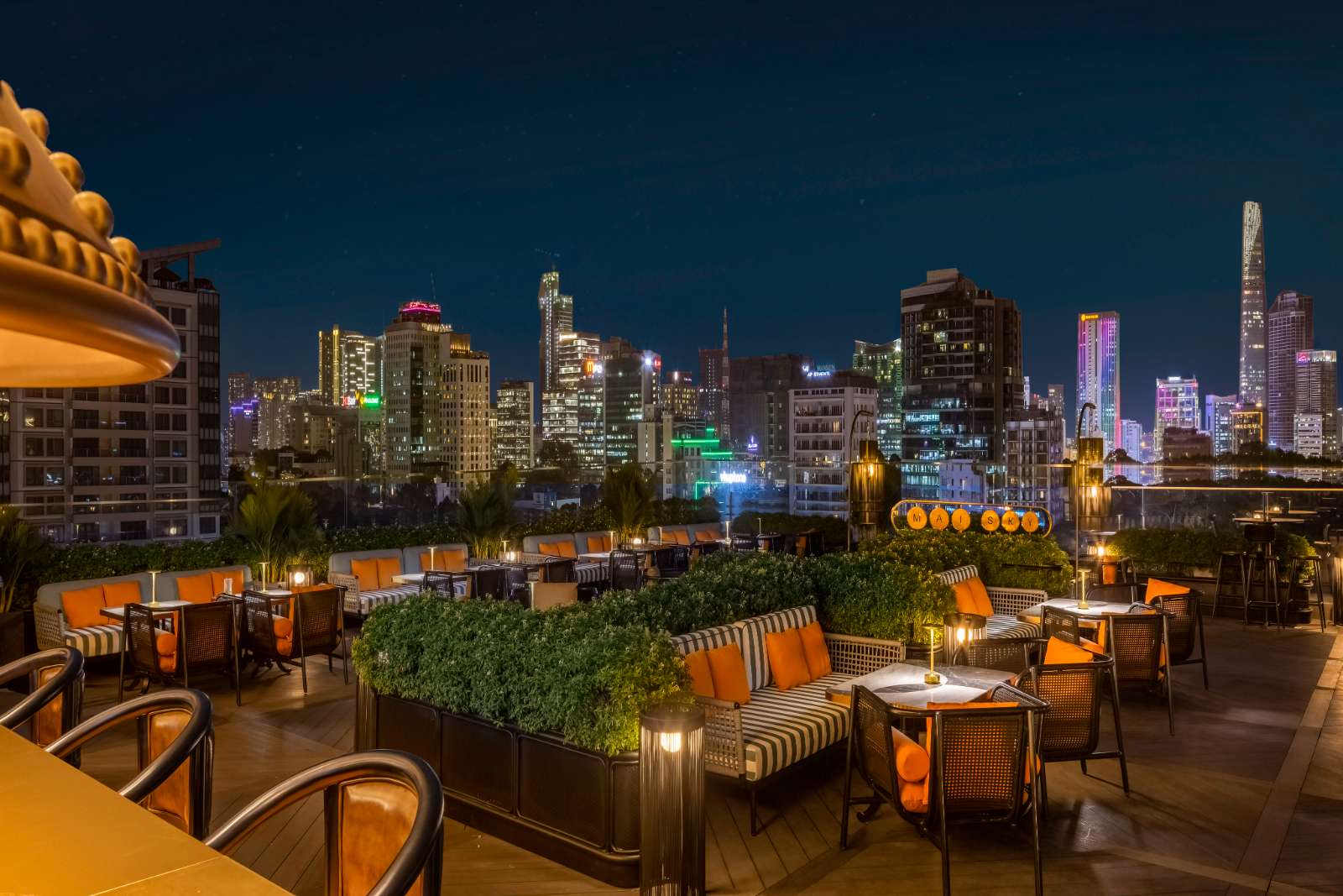 Mai Sky, Mai House Saigon Hotel, rooftop bar, bar Sài Gòn, khách sạn cao cấp