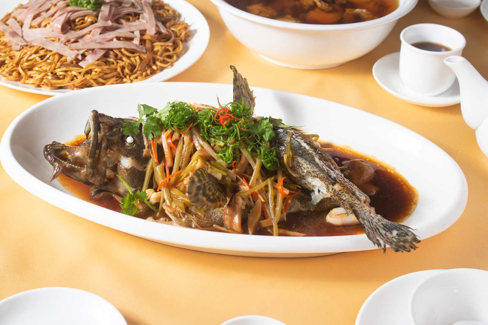 Nhà hàng Ngân Đình, Khách sạn Windsor Plaza, ẩm thực Trung Hoa, địa chỉ ăn uống, nhà hàng món hoa, nhà hàng hoa tại Sài Gòn