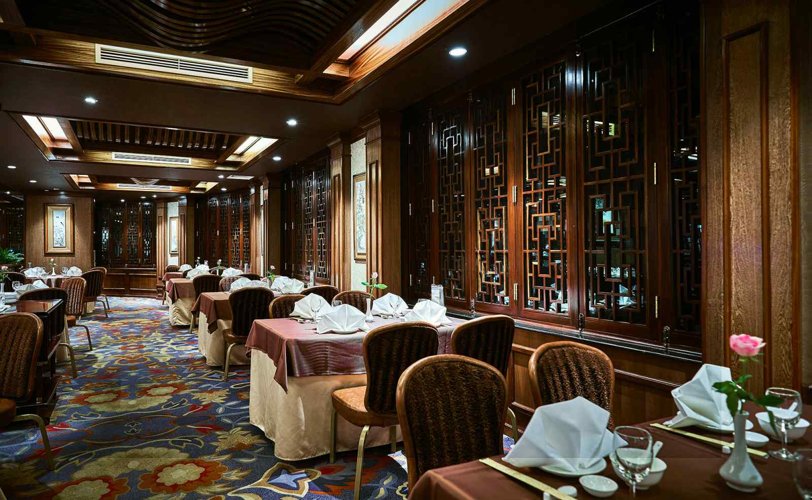 Nhà hàng Ngân Đình, Khách sạn Windsor Plaza, ẩm thực Trung Hoa, địa chỉ ăn uống, nhà hàng món hoa, nhà hàng hoa tại Sài Gòn