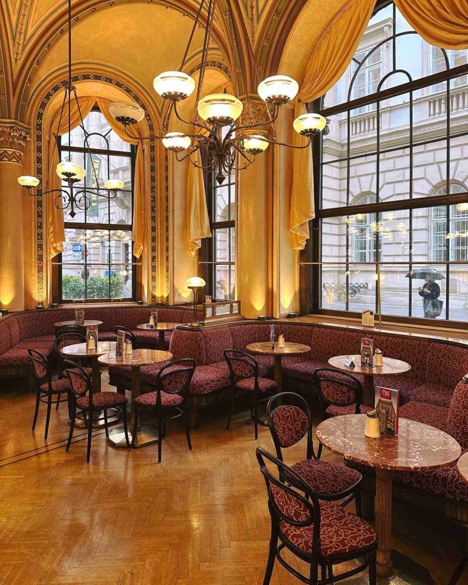 5 quán cà phê lâu đời nhất, Le Procope, Caffè Florian, Antico Caffè Greco, Café Central, Caffè Reggio