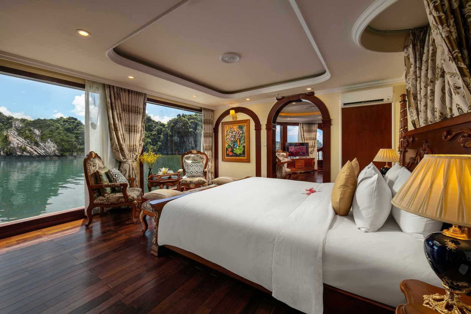 trải nghiệm du thuyền, du thuyền hạng sang, du thuyền Việt Nam, tour du thuyền, du thuyền Hạ Long, Ambassador Cruise I, Indochine Premium, Heritage Cruises Bình Chuẩn, Emperor Cruises Nha Trang