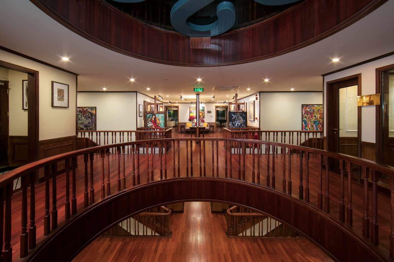 trải nghiệm du thuyền, du thuyền hạng sang, du thuyền Việt Nam, tour du thuyền, du thuyền Hạ Long, Ambassador Cruise I, Indochine Premium, Heritage Cruises Bình Chuẩn, Emperor Cruises Nha Trang