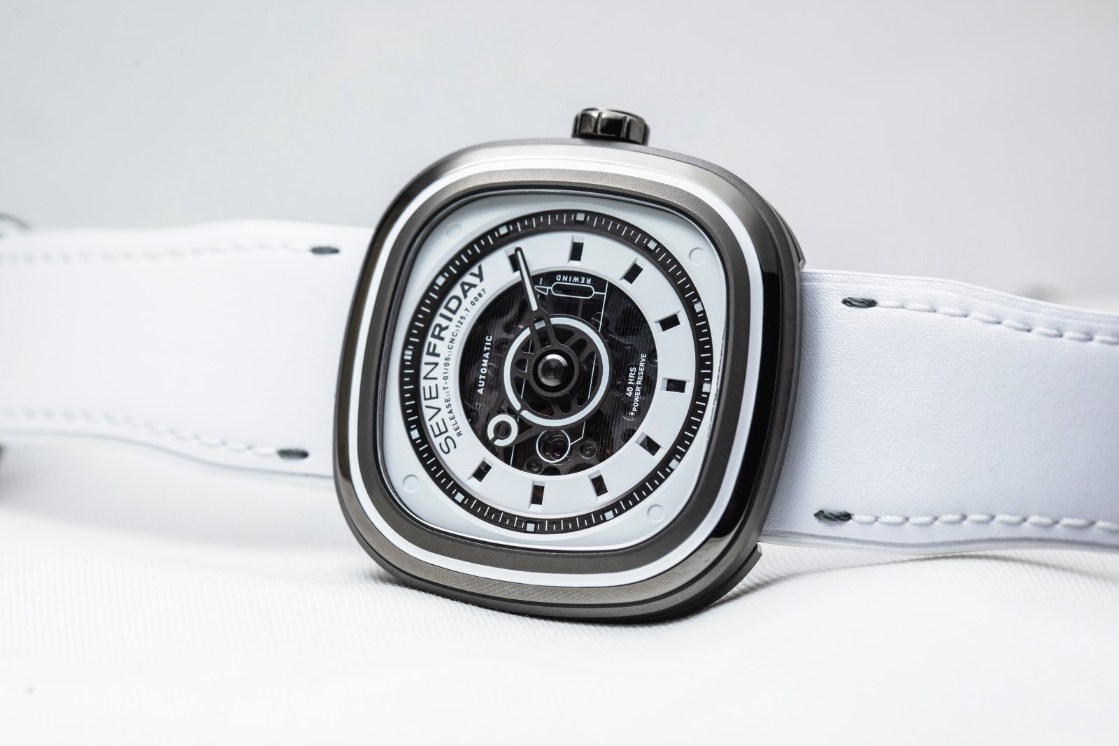 sevenfriday-white-t-dong-ho-t1-05