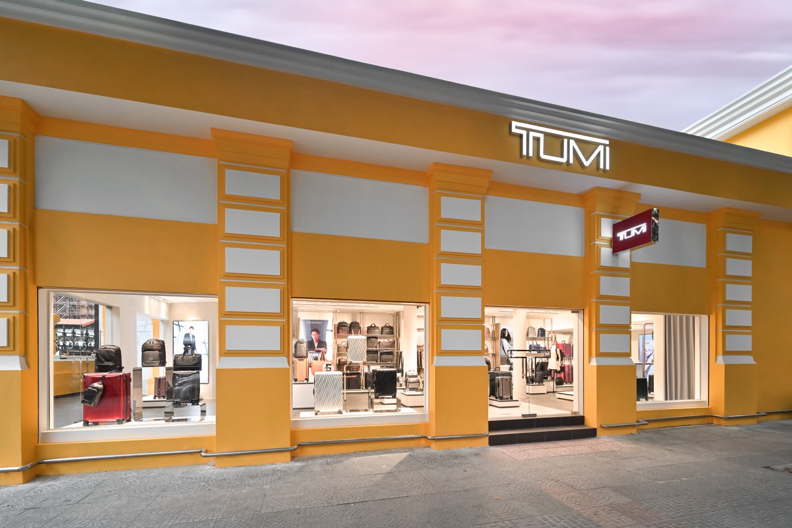 TUMI, vali TUMI, cửa hàng TUMI Bưu điện Thành phố, TUMI 2024, TUMI Vietnam Store