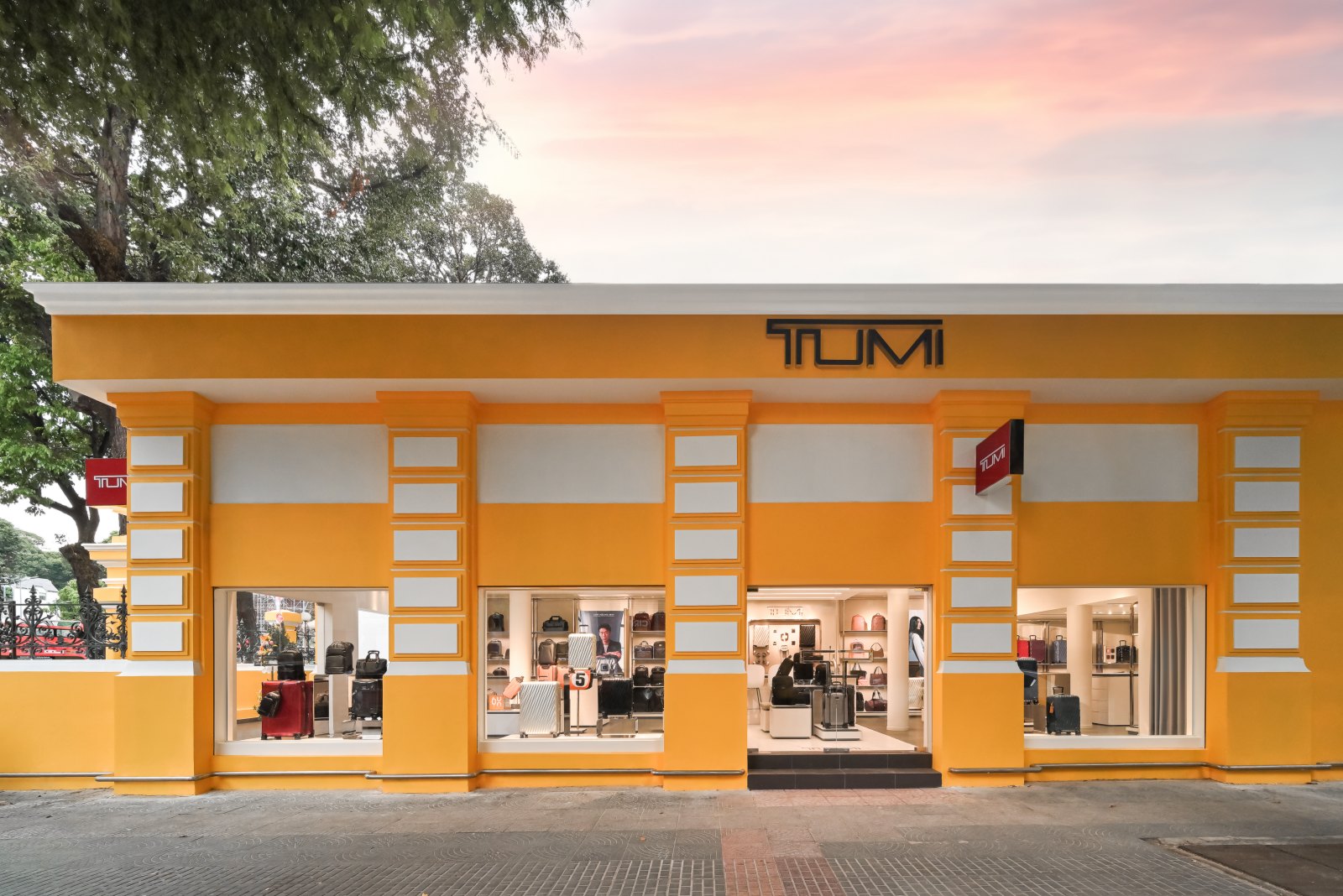 TUMI, vali TUMI, cửa hàng TUMI Bưu điện Thành phố, TUMI 2024, TUMI Vietnam Store