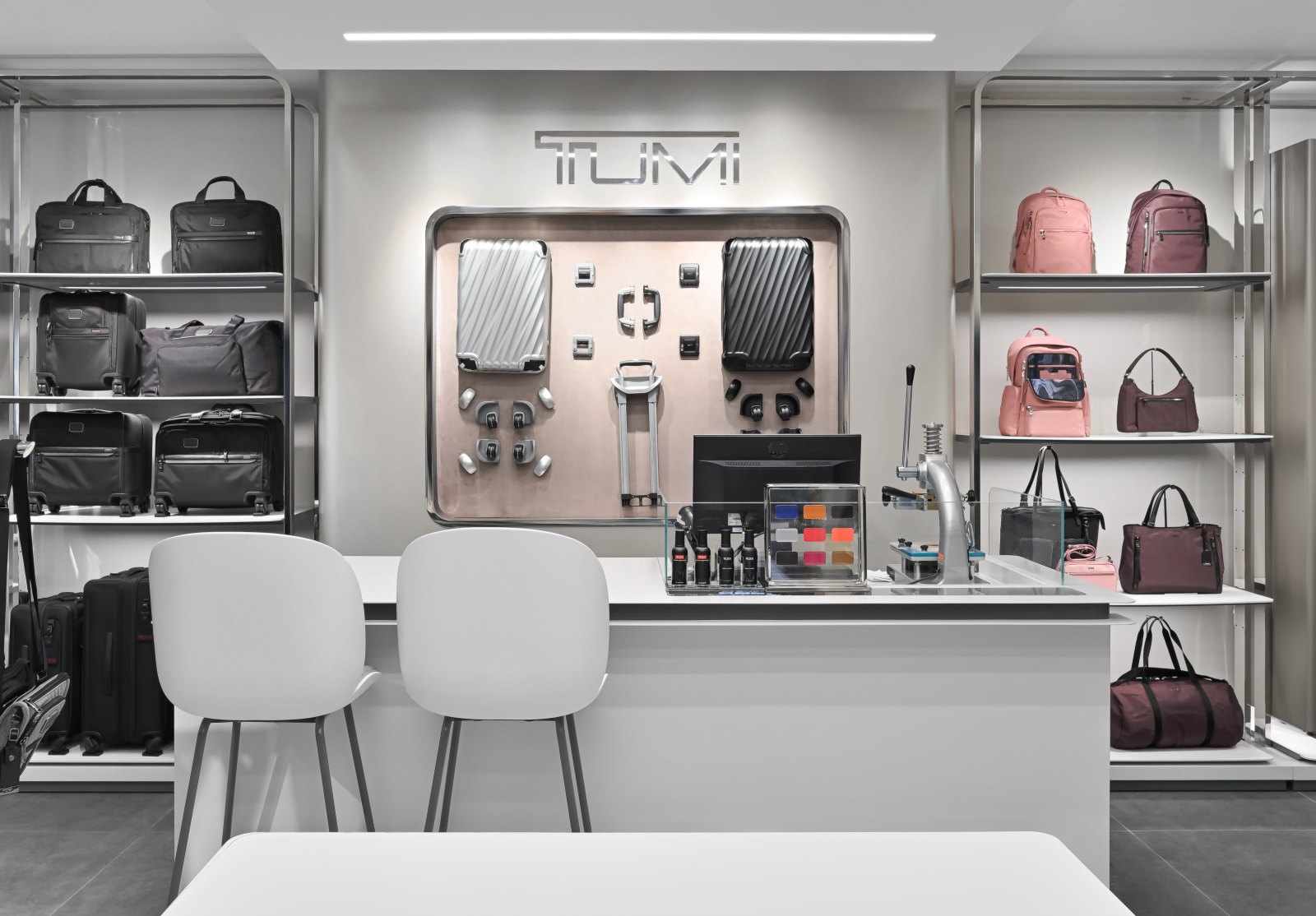 TUMI, vali TUMI, cửa hàng TUMI Bưu điện Thành phố, TUMI 2024, TUMI Vietnam Store