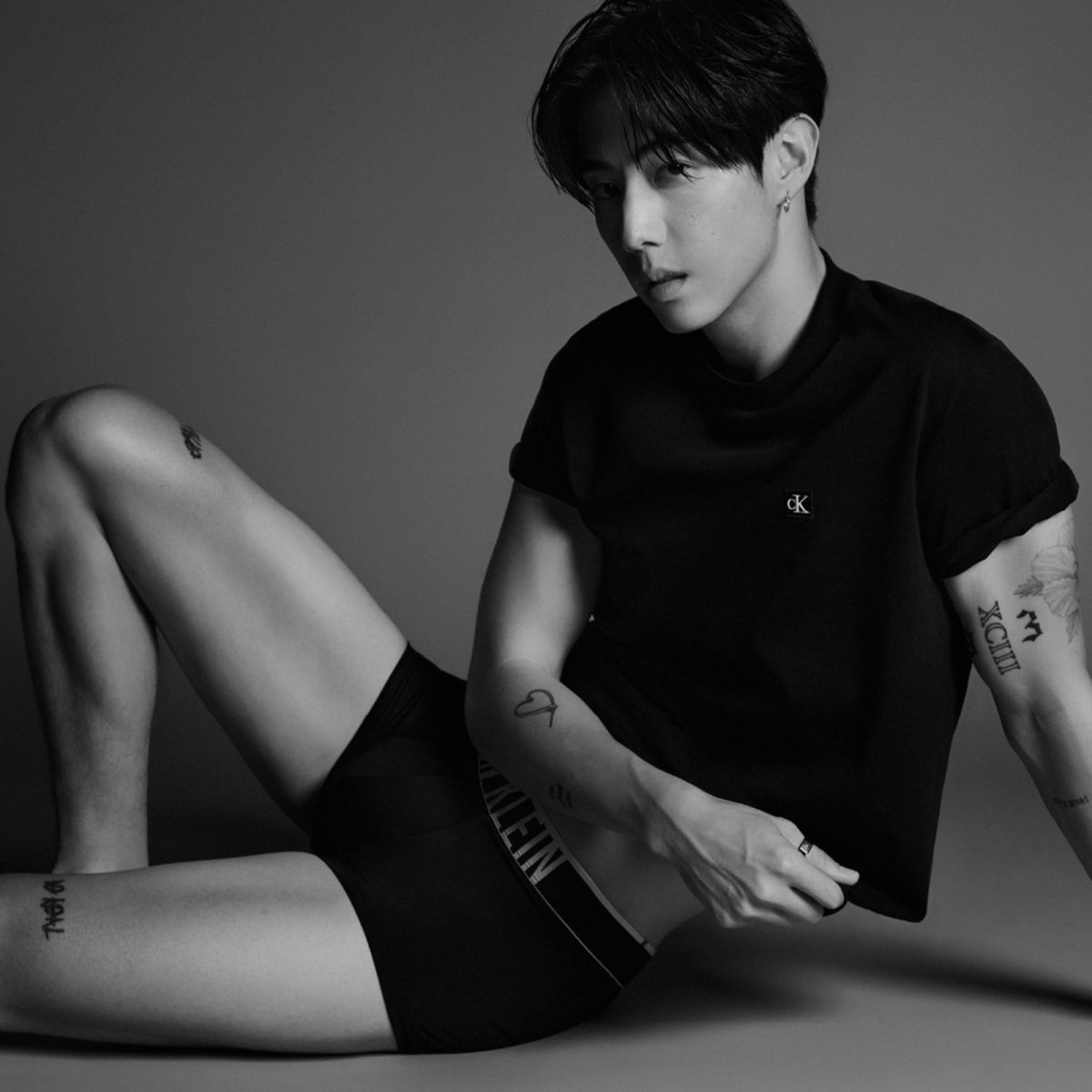 Calvin Klein, Jennie BLACKPINK, Jung kook BTS, Mai Davika, Bright Vachirawit, thời trang 2024