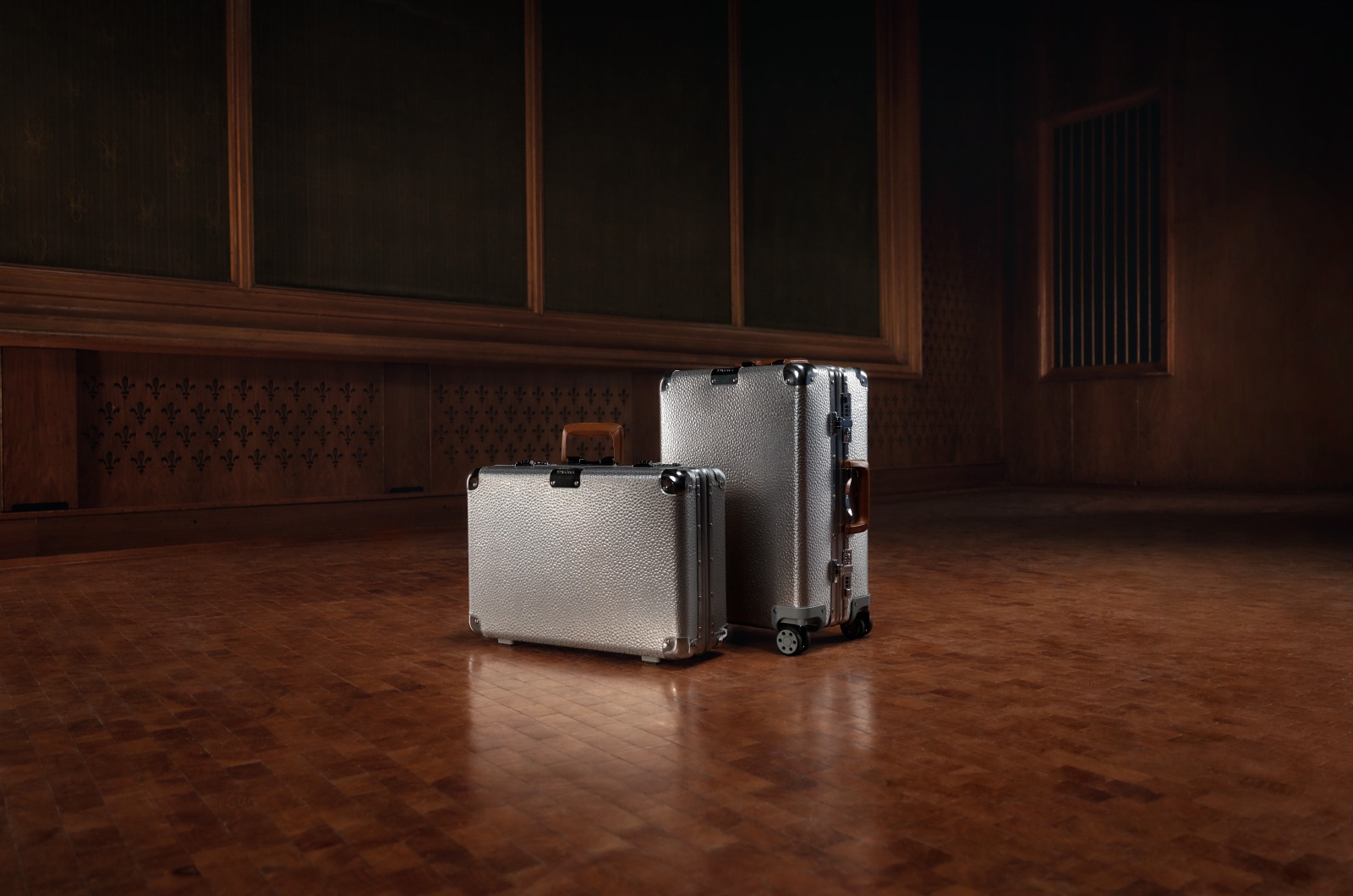 RIMOWA, vali RIMOWA, RIMOWA Hammerschlag, vali cao cấp, thời trang cao cấp, hành lý du lịch cao cấp