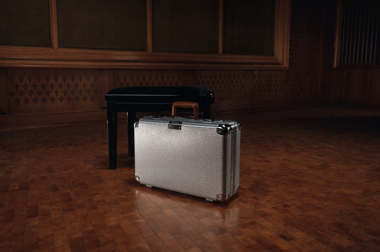 RIMOWA, vali RIMOWA, RIMOWA Hammerschlag, vali cao cấp, thời trang cao cấp, hành lý du lịch cao cấp