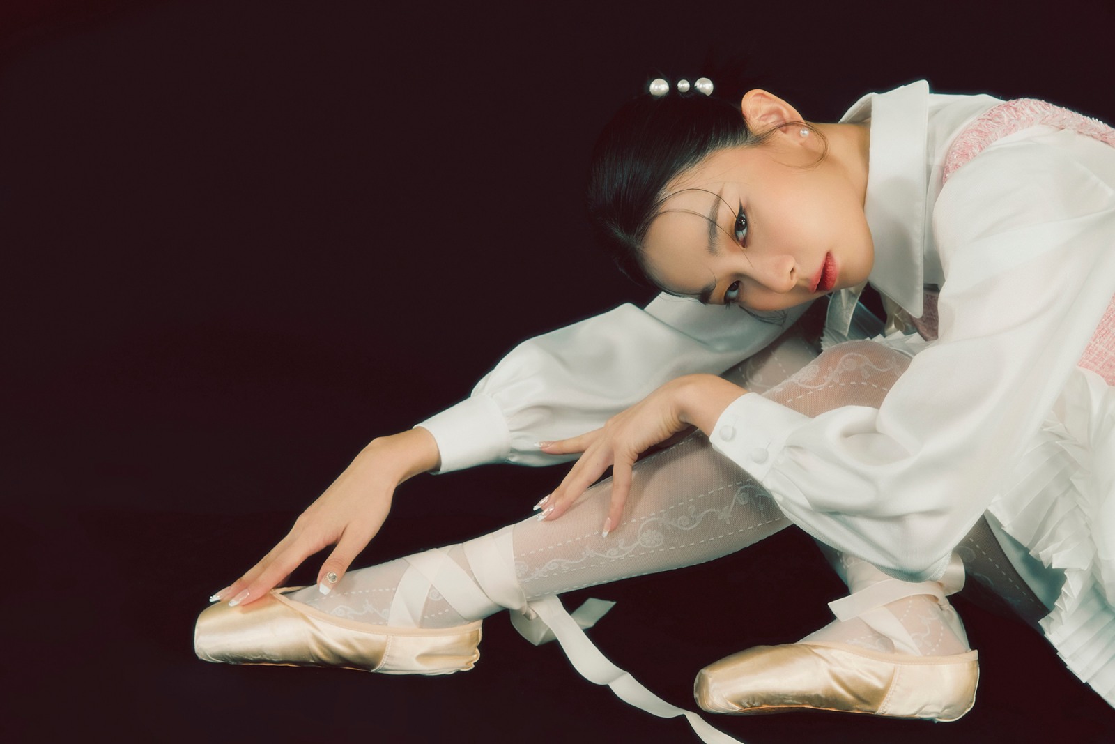 Balletcore, jennie Balletcore, phong cách Balletcore, xu hướng thời trang, red velvet, miu miu, Rodarte, black swan