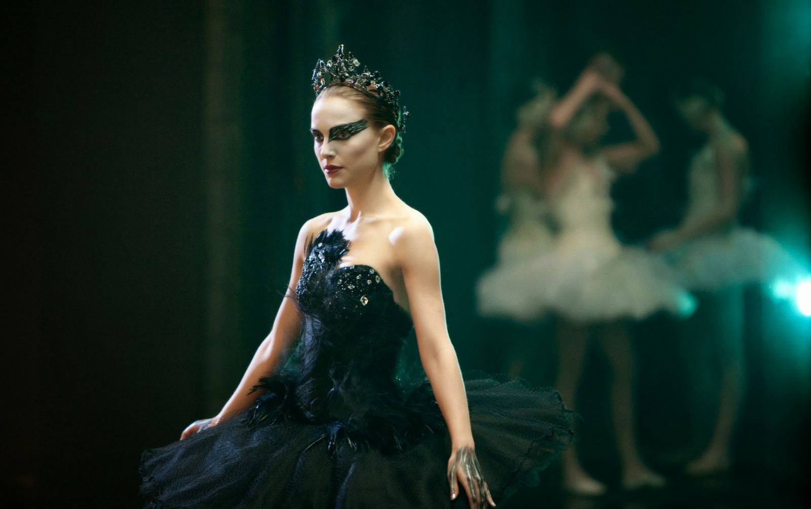 Balletcore, jennie Balletcore, phong cách Balletcore, xu hướng thời trang, red velvet, miu miu, Rodarte, black swan