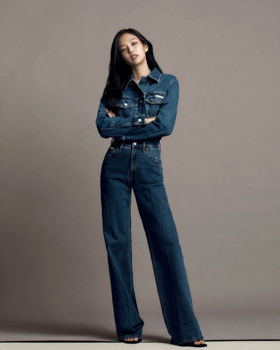 Calvin Klein, Calvin Klein 2024, Calvin Klein Jeans, Calvin Klein Jennie Kim, Jennie Blackpink, denim on denim, xu hướng thời trang 2024