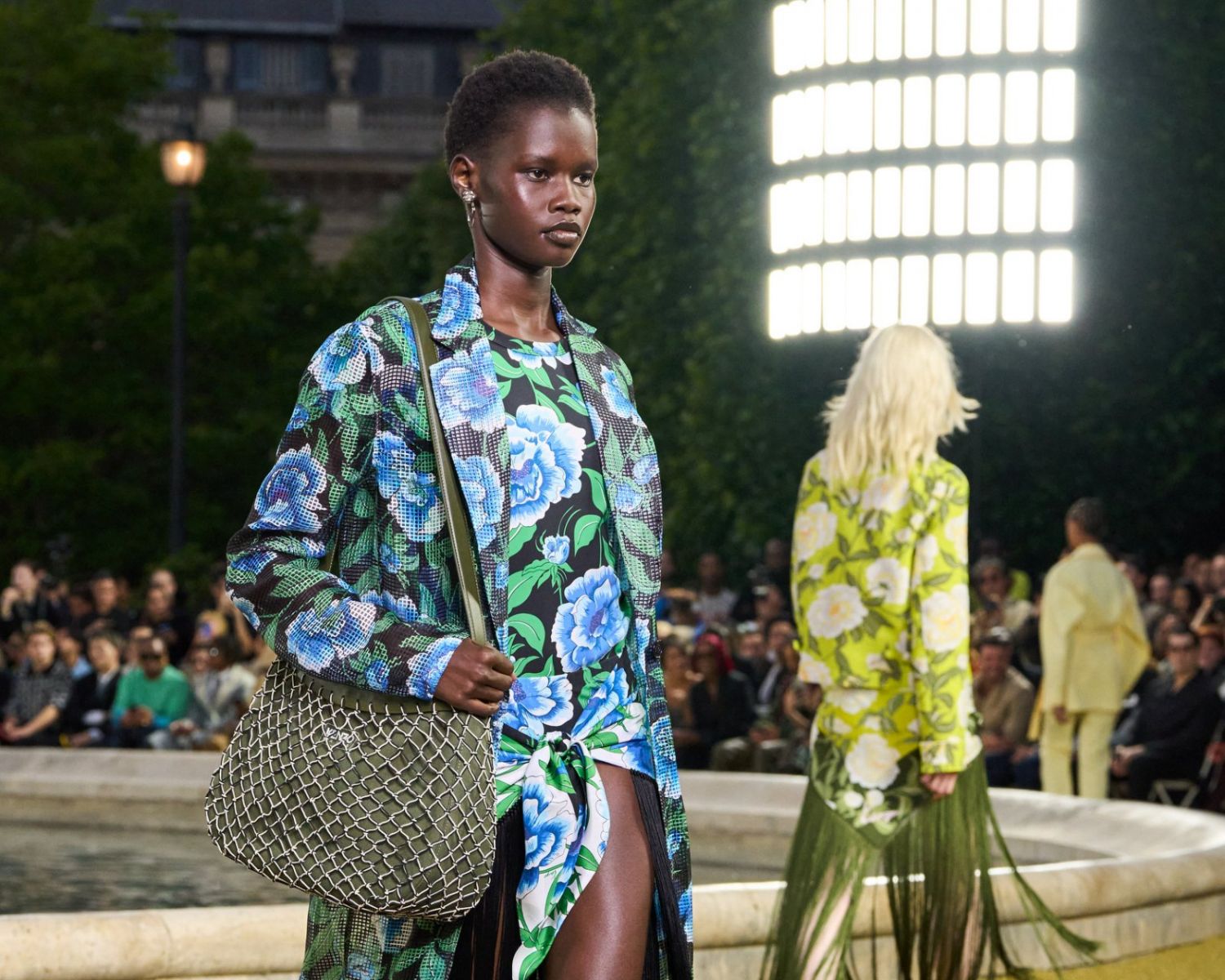 KENZO, fashion week, KENZO 2025, thời trang xuân hè, xu hướng thời trang, fashion show
