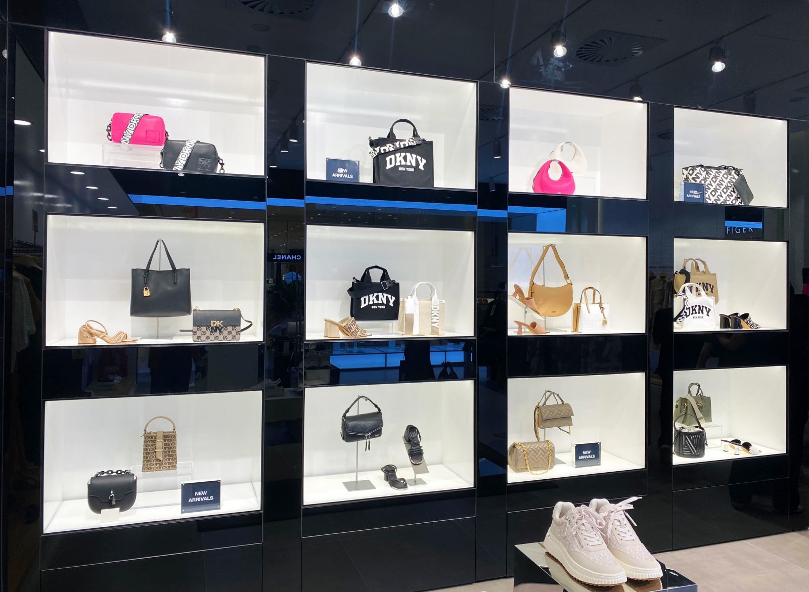 thương hiệu thời trang, DKNY, ra mắt việt nam, Donna Karan New York, Lotte Center Hà Nội